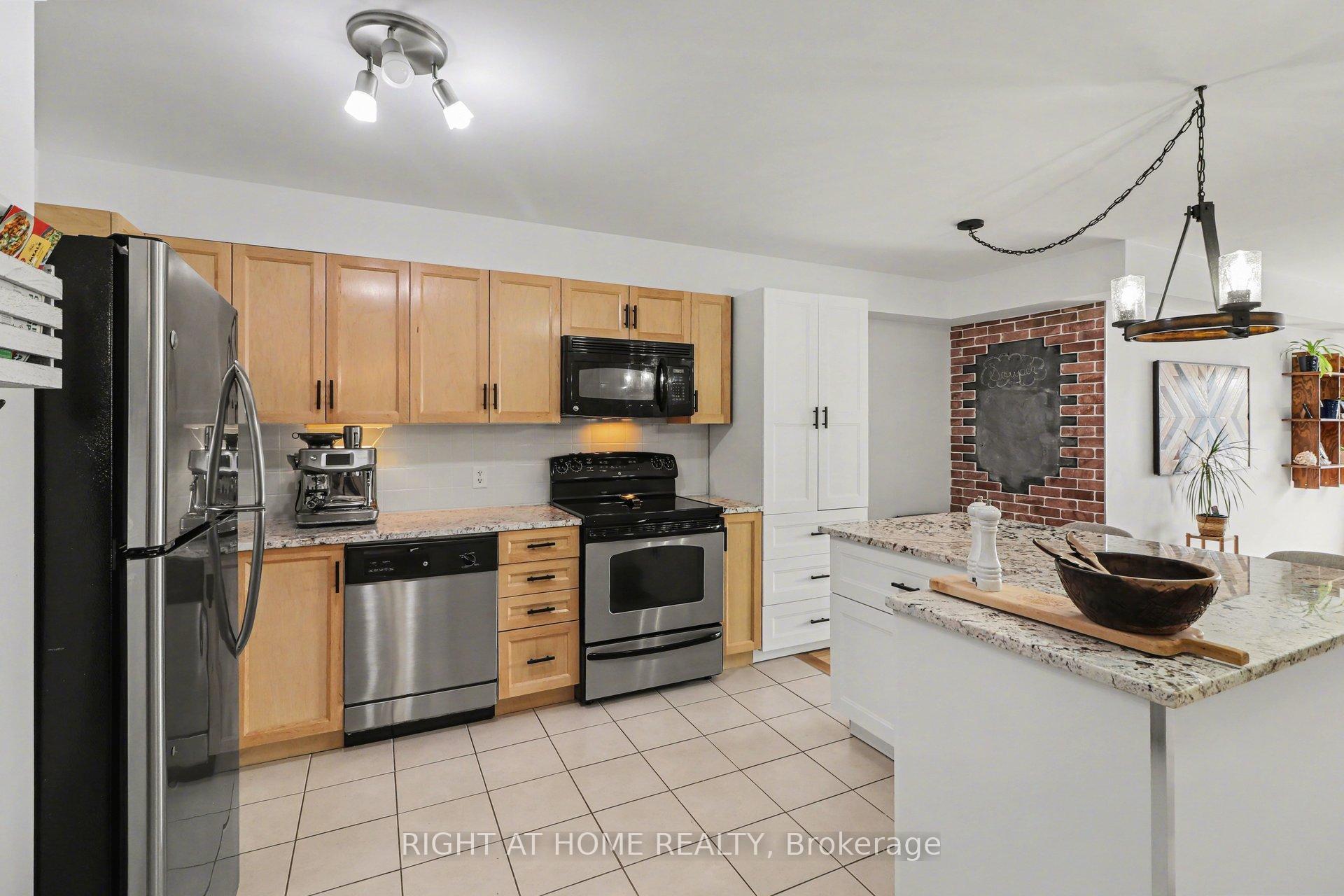 Photo 18 of Unit 202, 646 Cummings Avenue, Ottawa, Castle Heights/Rideau High — HOMEH