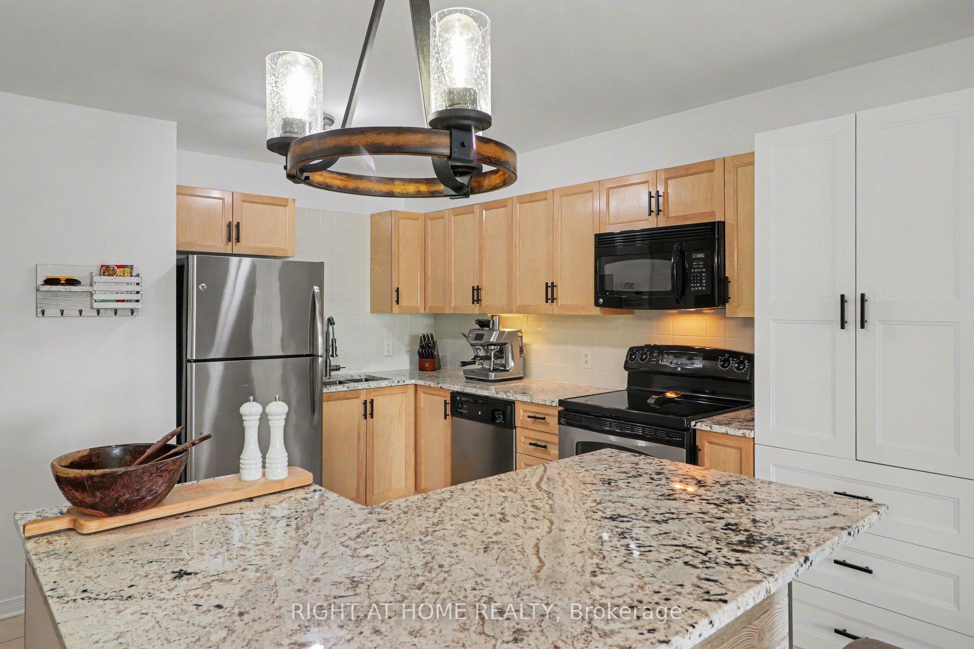 Photo 19 of Unit 202, 646 Cummings Avenue, Ottawa, Castle Heights/Rideau High — HOMEH