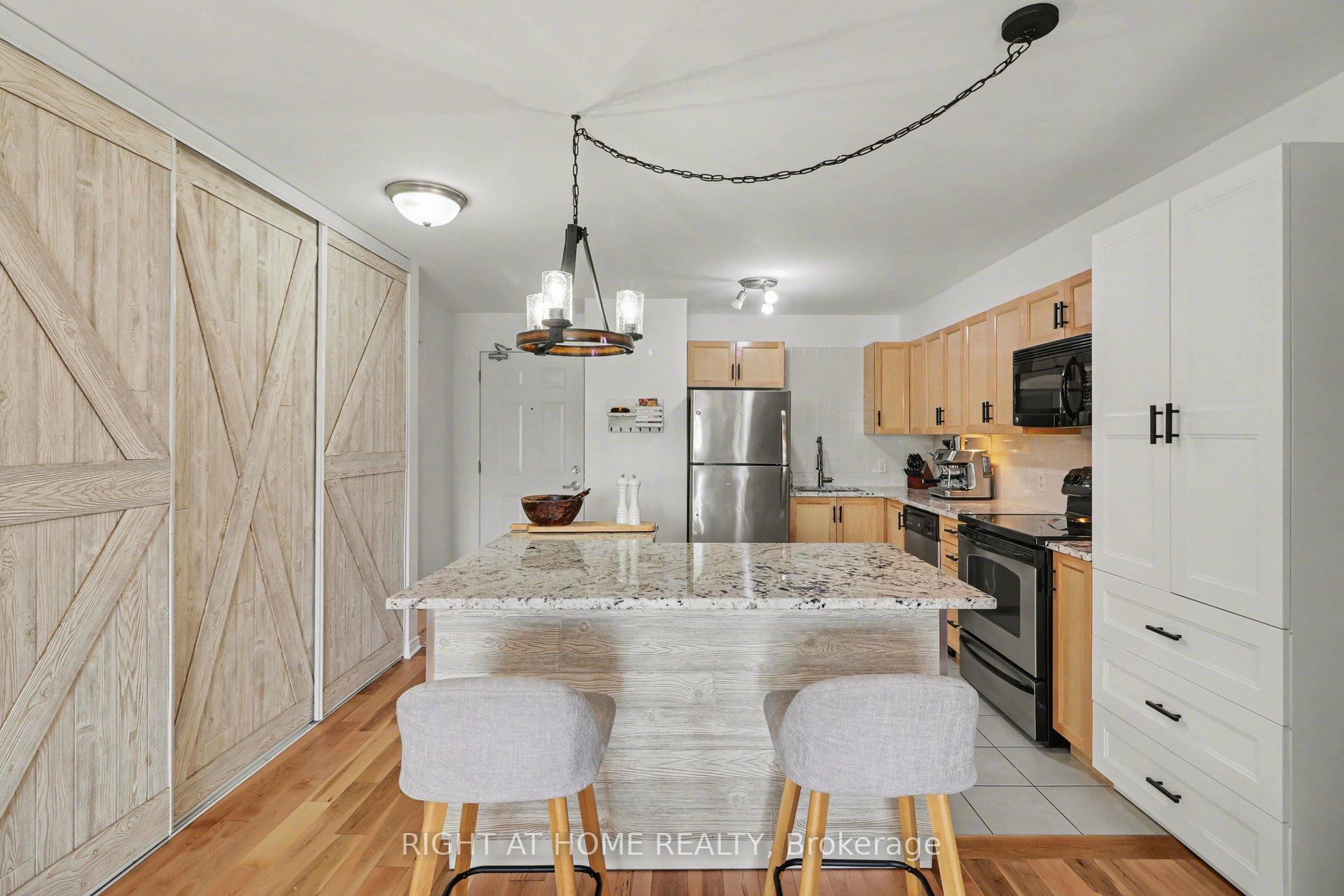 Photo 21 of Unit 202, 646 Cummings Avenue, Ottawa, Castle Heights/Rideau High — HOMEH