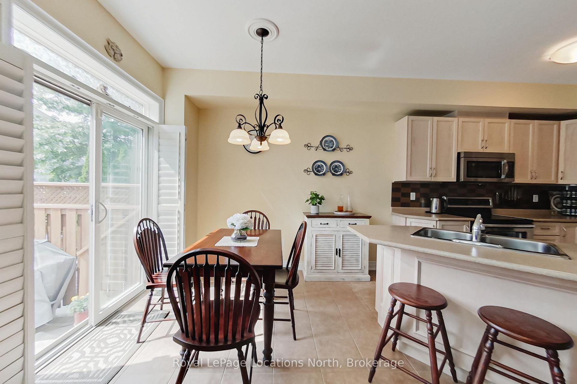 Photo 14 of 34 Savannah Crescent, Wasaga Beach — HOMEH
