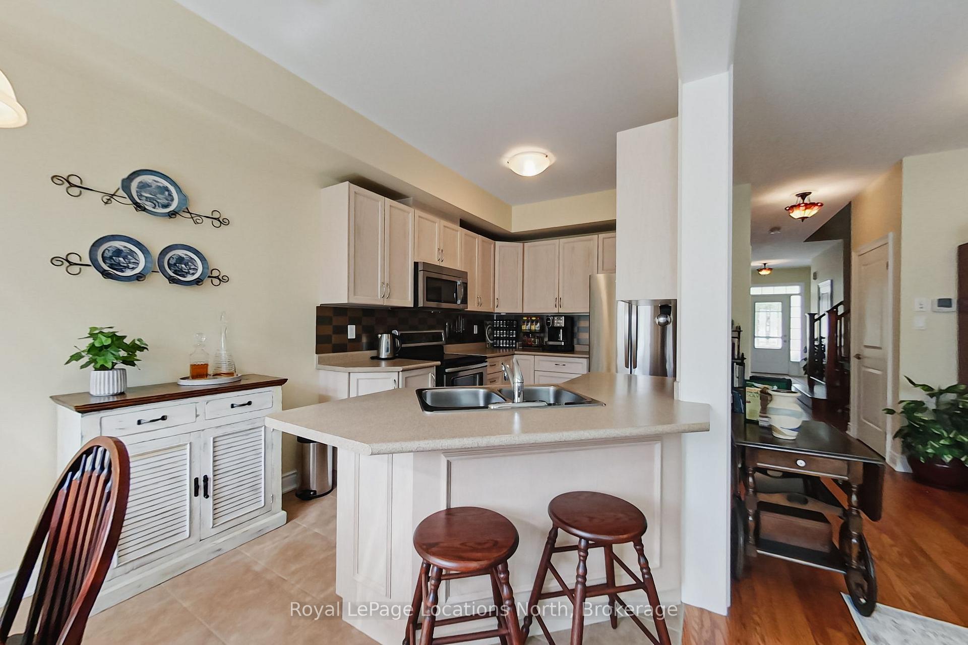 Photo 15 of 34 Savannah Crescent, Wasaga Beach — HOMEH