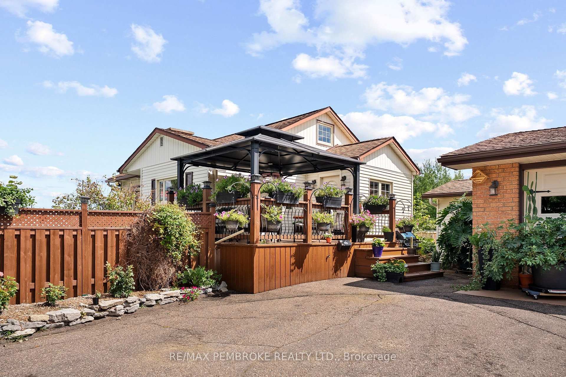 Photo 2 of 1315 Blakely Crescent W, Pembroke, Pembroke — HOMEH