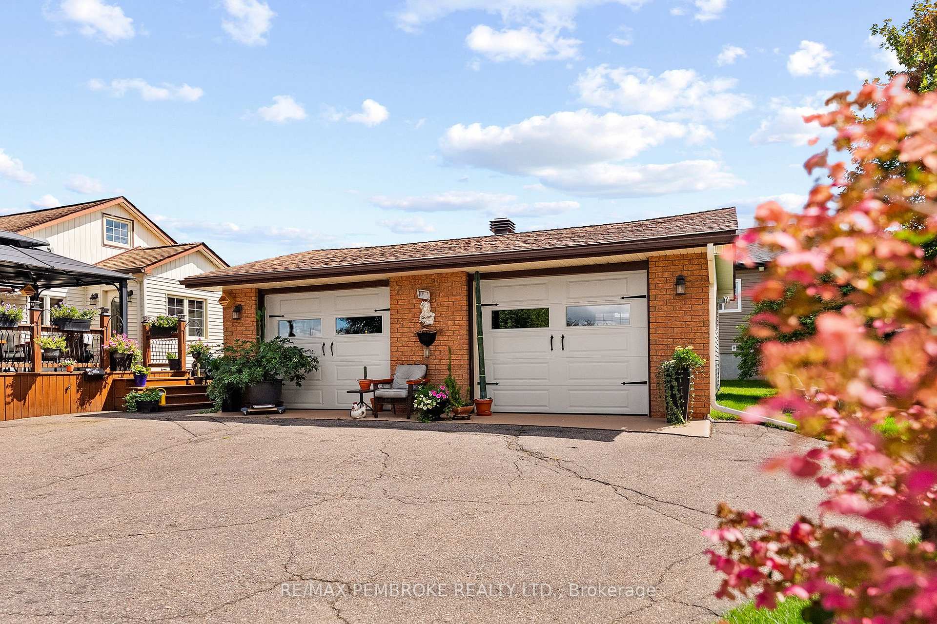 Photo 3 of 1315 Blakely Crescent W, Pembroke, Pembroke — HOMEH