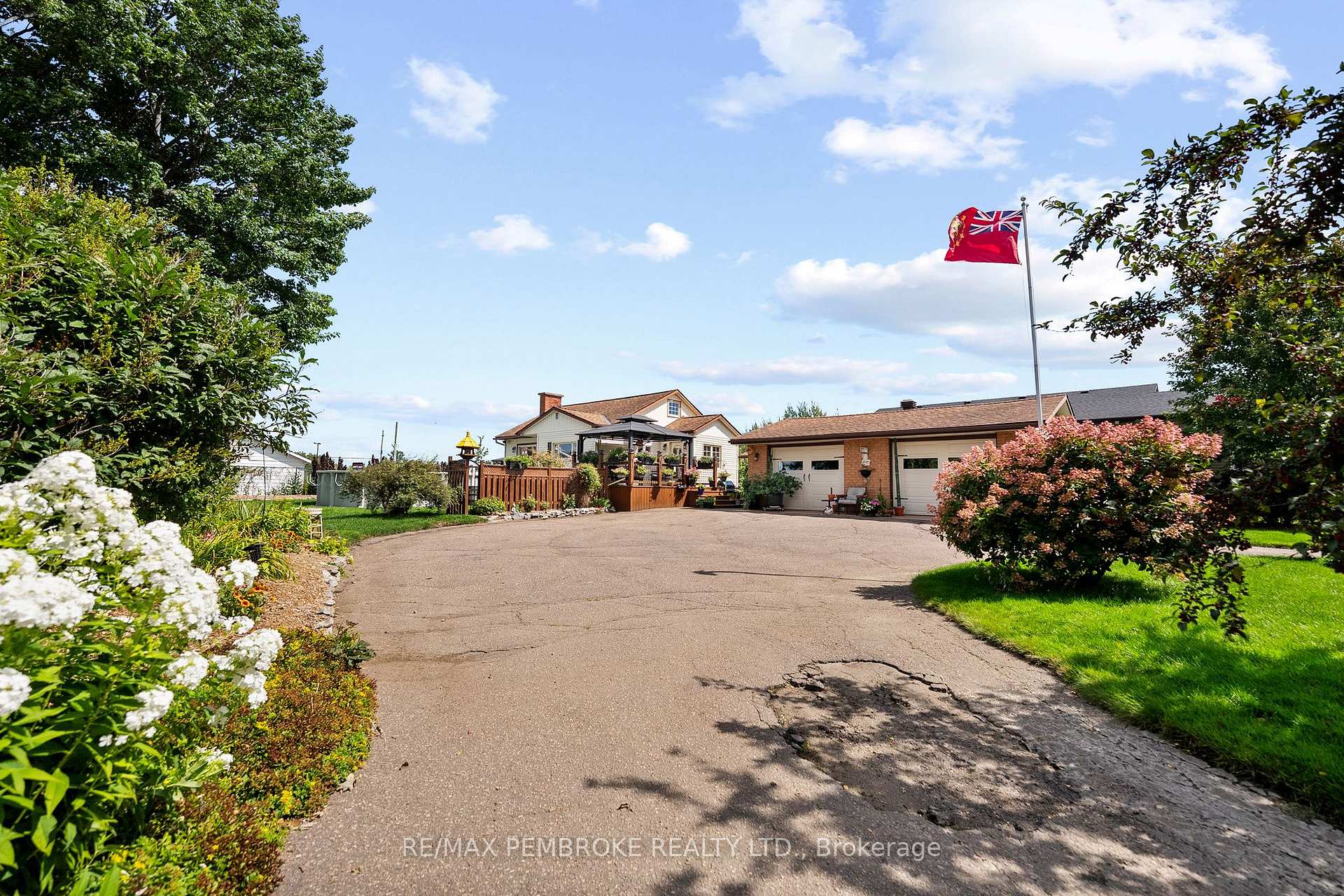 Photo 4 of 1315 Blakely Crescent W, Pembroke, Pembroke — HOMEH
