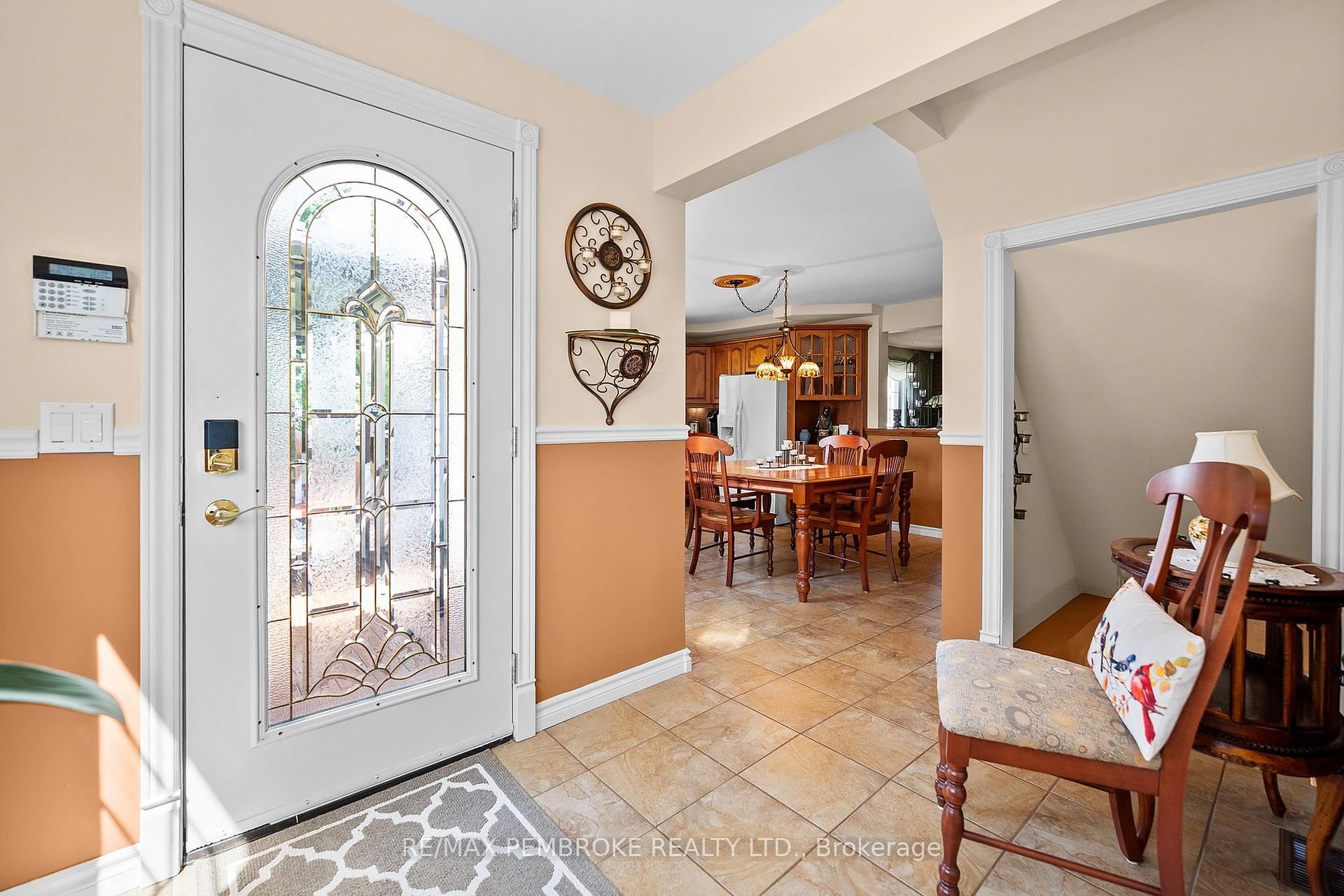 Photo 5 of 1315 Blakely Crescent W, Pembroke, Pembroke — HOMEH