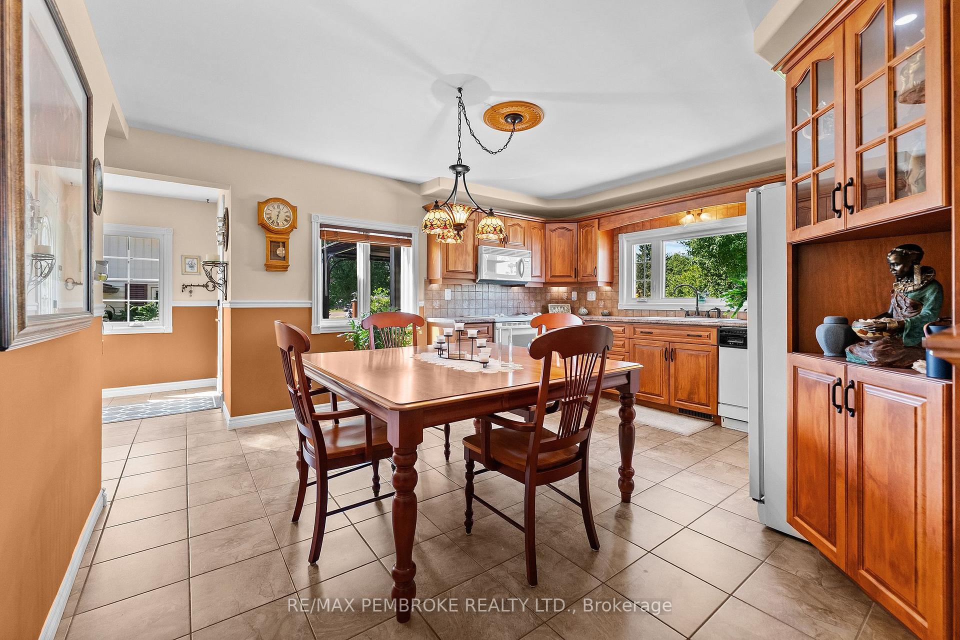 Photo 9 of 1315 Blakely Crescent W, Pembroke, Pembroke — HOMEH