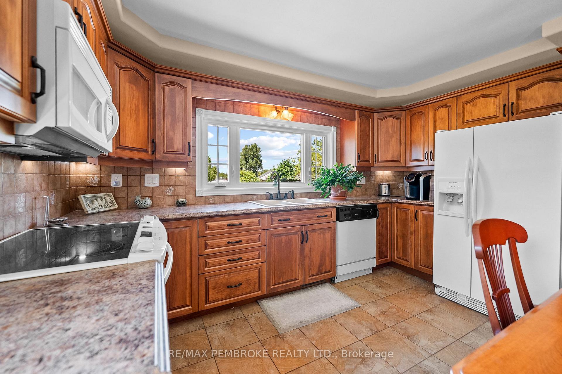 Photo 11 of 1315 Blakely Crescent W, Pembroke, Pembroke — HOMEH