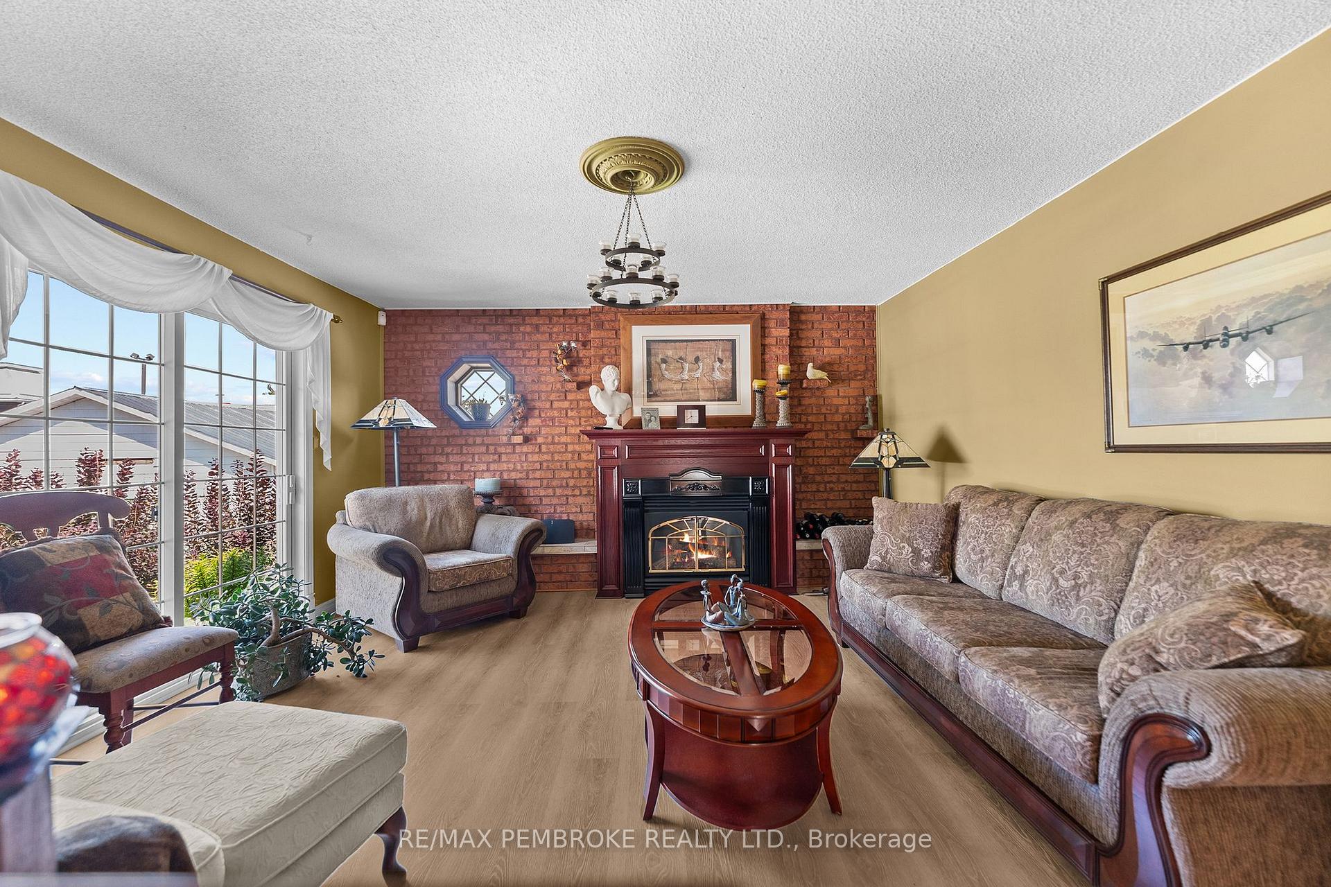 Photo 13 of 1315 Blakely Crescent W, Pembroke, Pembroke — HOMEH