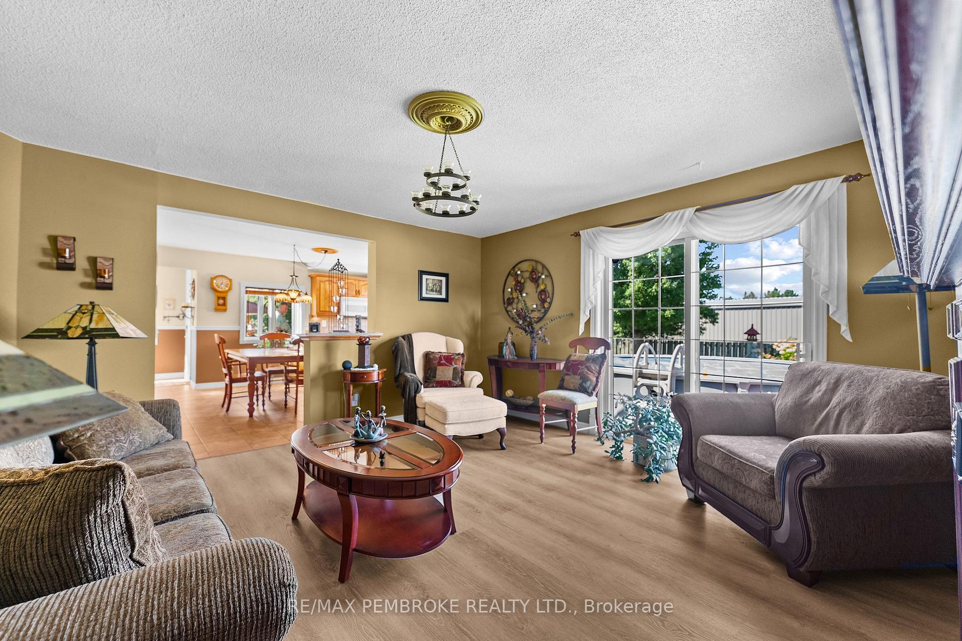 Photo 15 of 1315 Blakely Crescent W, Pembroke, Pembroke — HOMEH