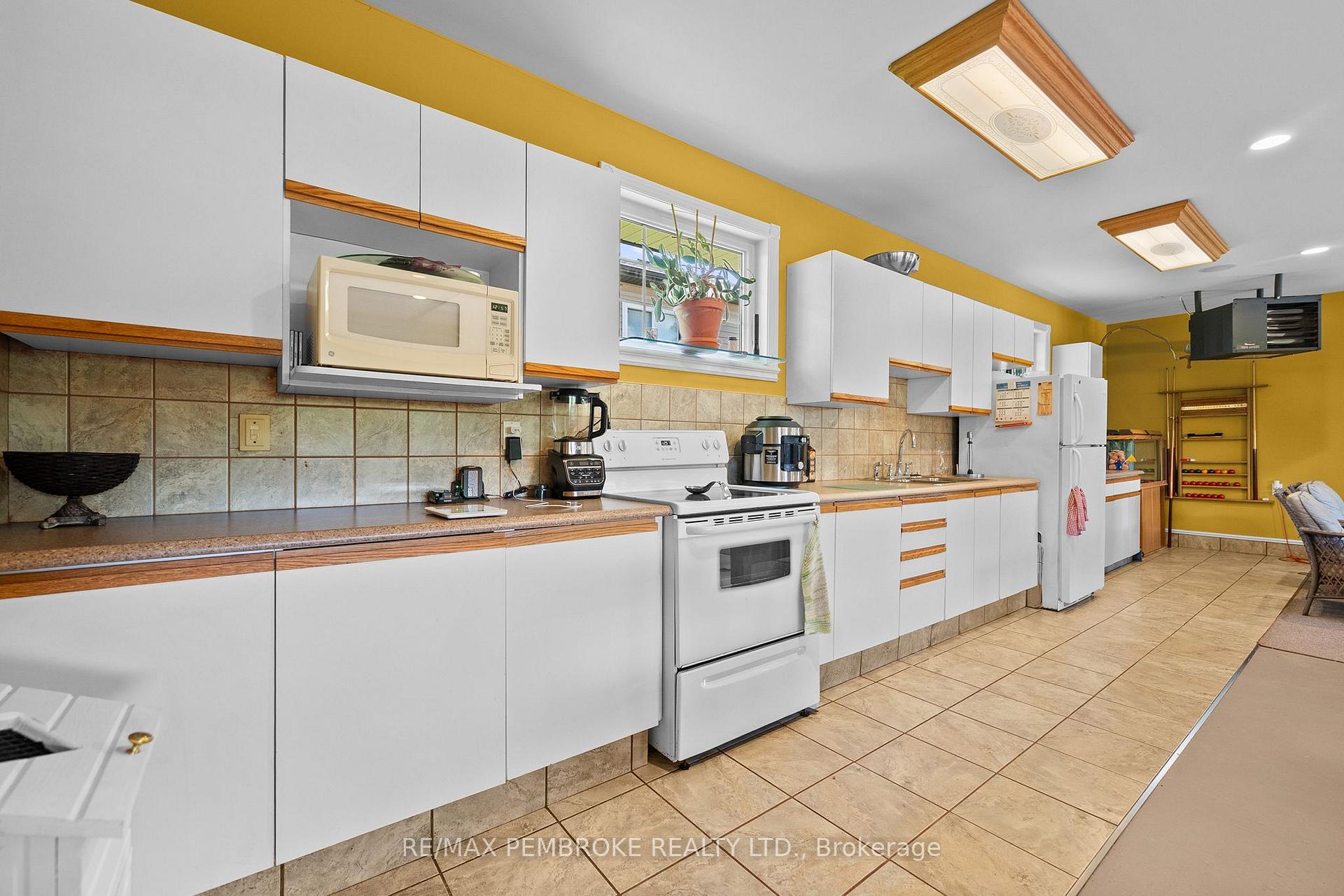 Photo 34 of 1315 Blakely Crescent W, Pembroke, Pembroke — HOMEH
