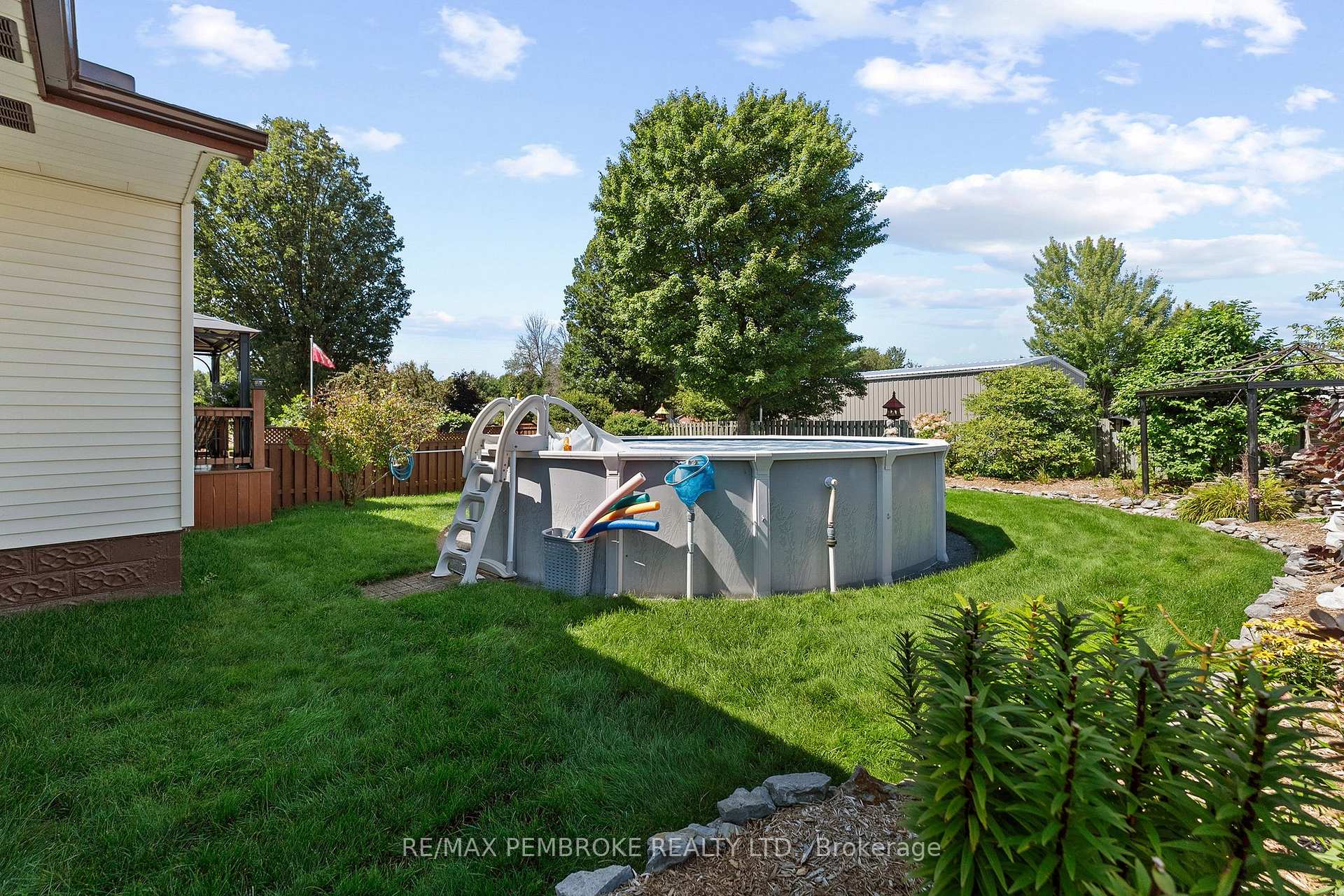 Photo 38 of 1315 Blakely Crescent W, Pembroke, Pembroke — HOMEH