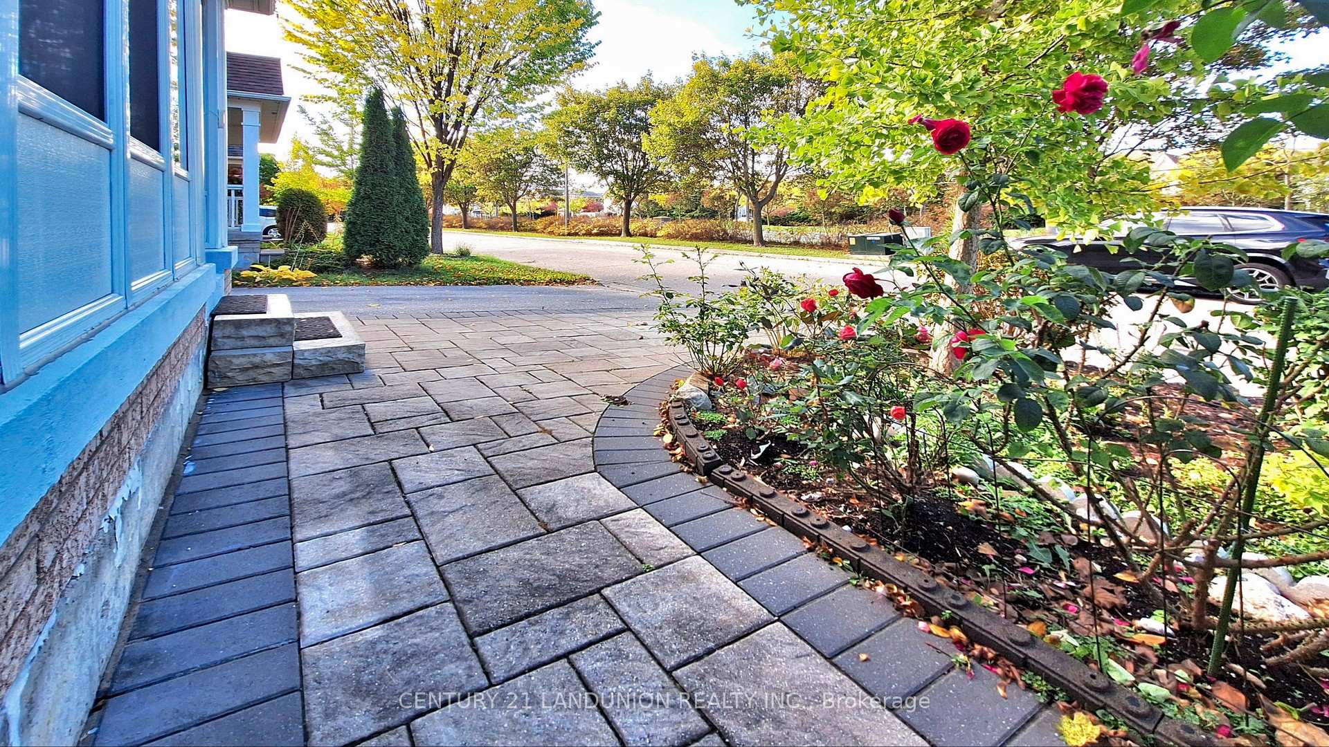 Photo 4 of 10 Majestic Drive, Markham, Berczy — HOMEH