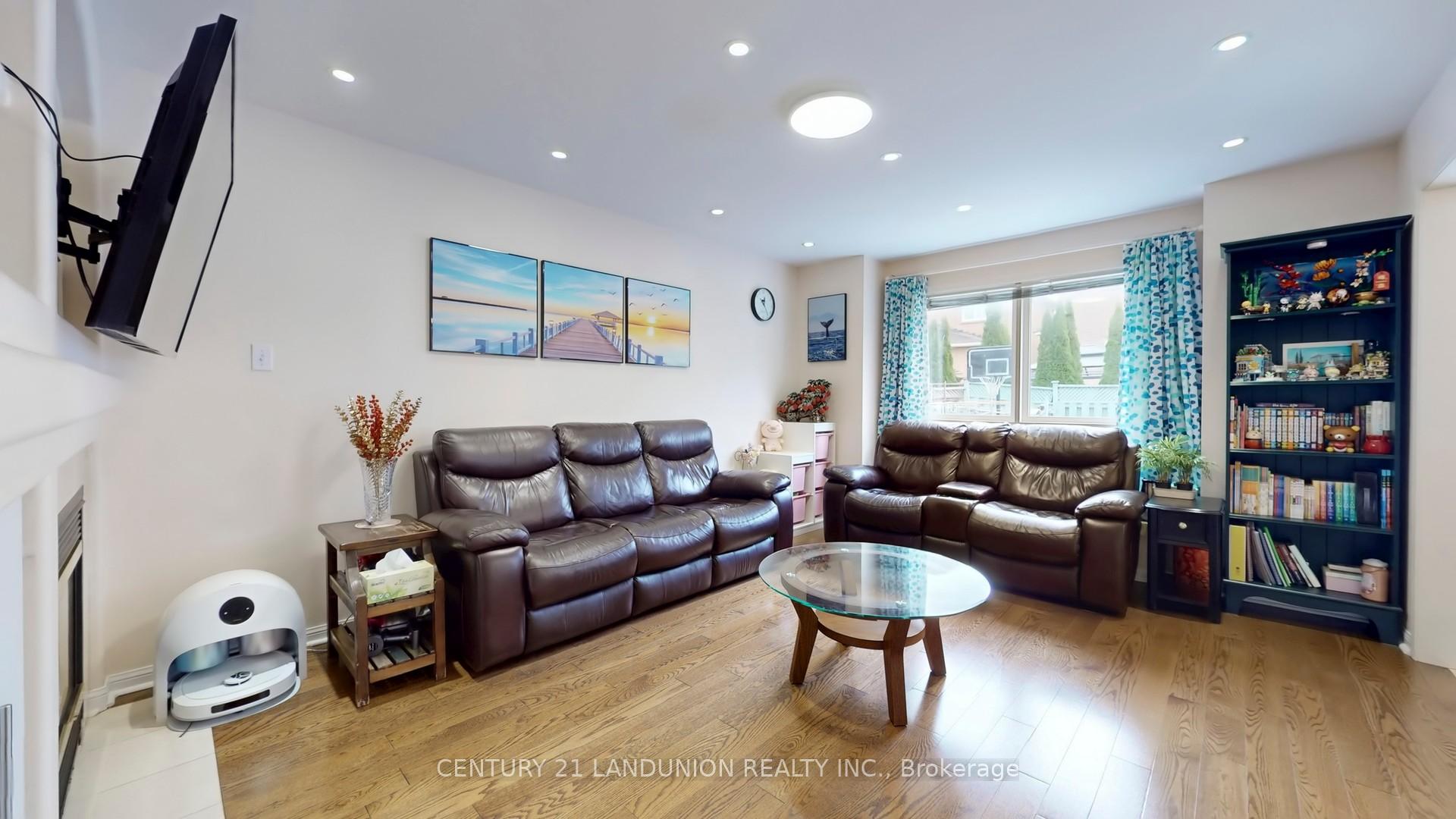 Photo 7 of 10 Majestic Drive, Markham, Berczy — HOMEH