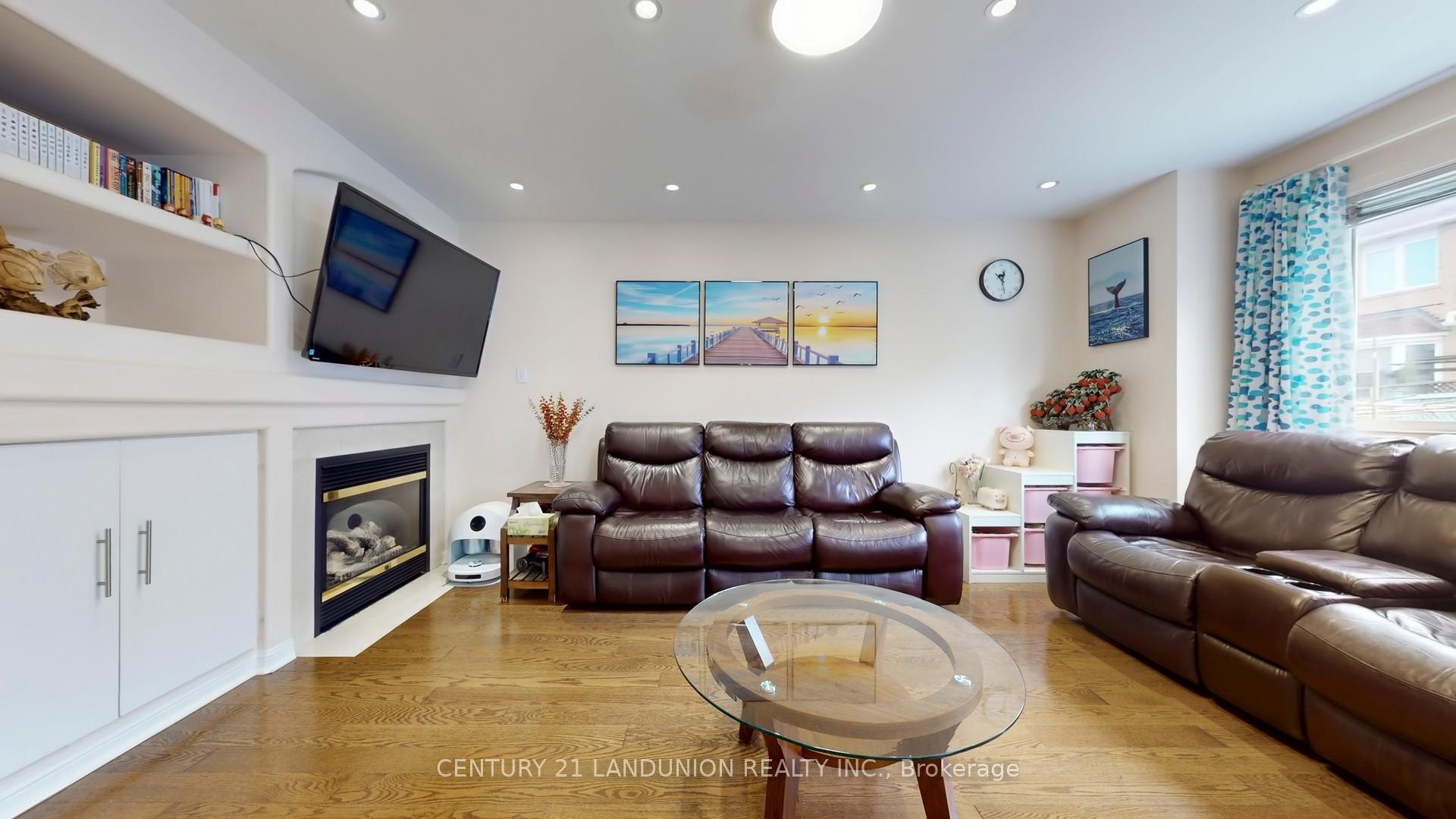 Photo 9 of 10 Majestic Drive, Markham, Berczy — HOMEH