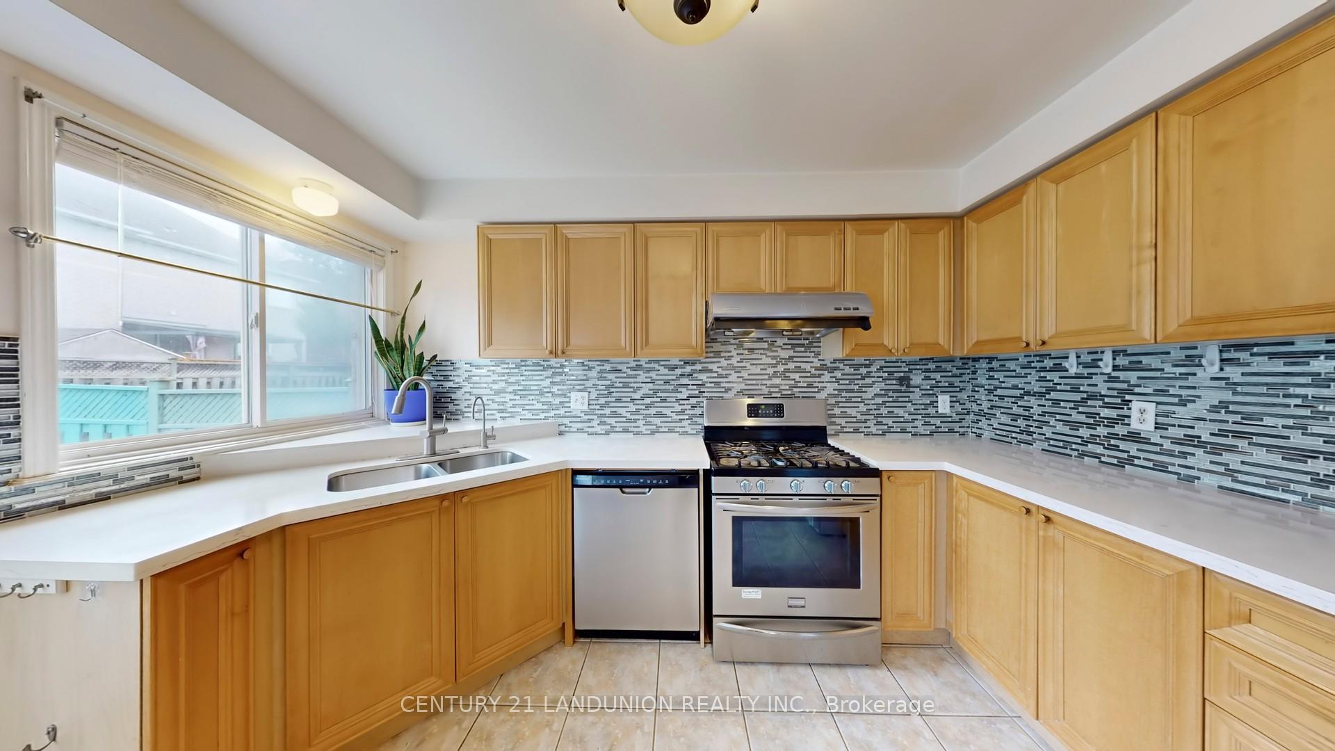 Photo 15 of 10 Majestic Drive, Markham, Berczy — HOMEH
