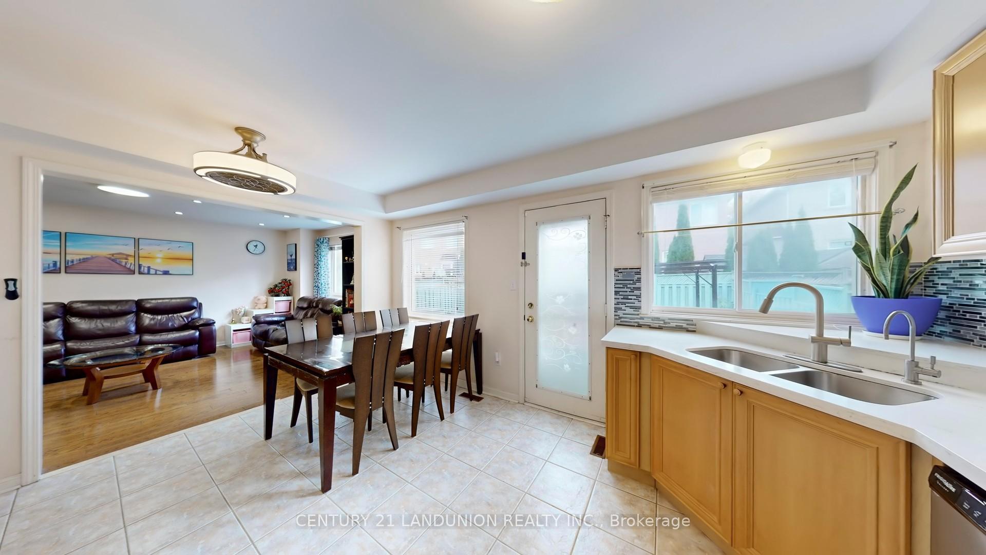 Photo 16 of 10 Majestic Drive, Markham, Berczy — HOMEH