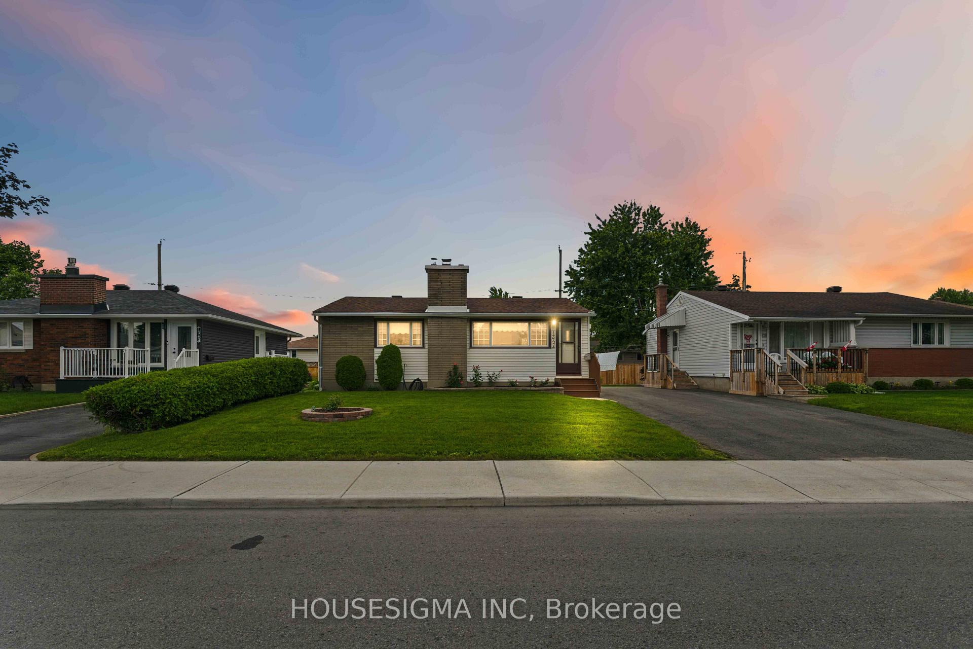 Photo 2 of 1347 R Avenue, Ottawa, Eastway Gardens/Industrial Park — HOMEH
