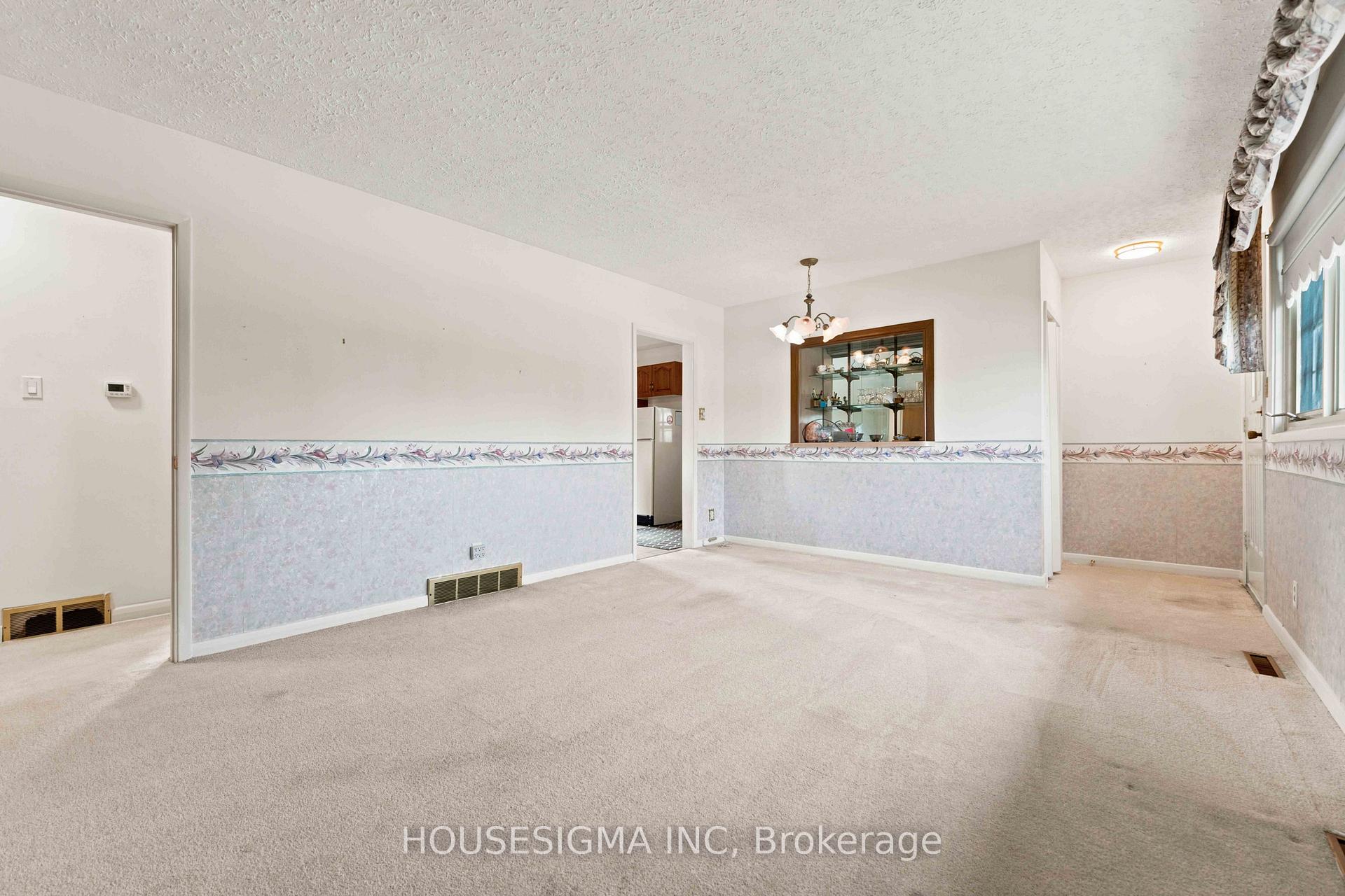 Photo 6 of 1347 R Avenue, Ottawa, Eastway Gardens/Industrial Park — HOMEH