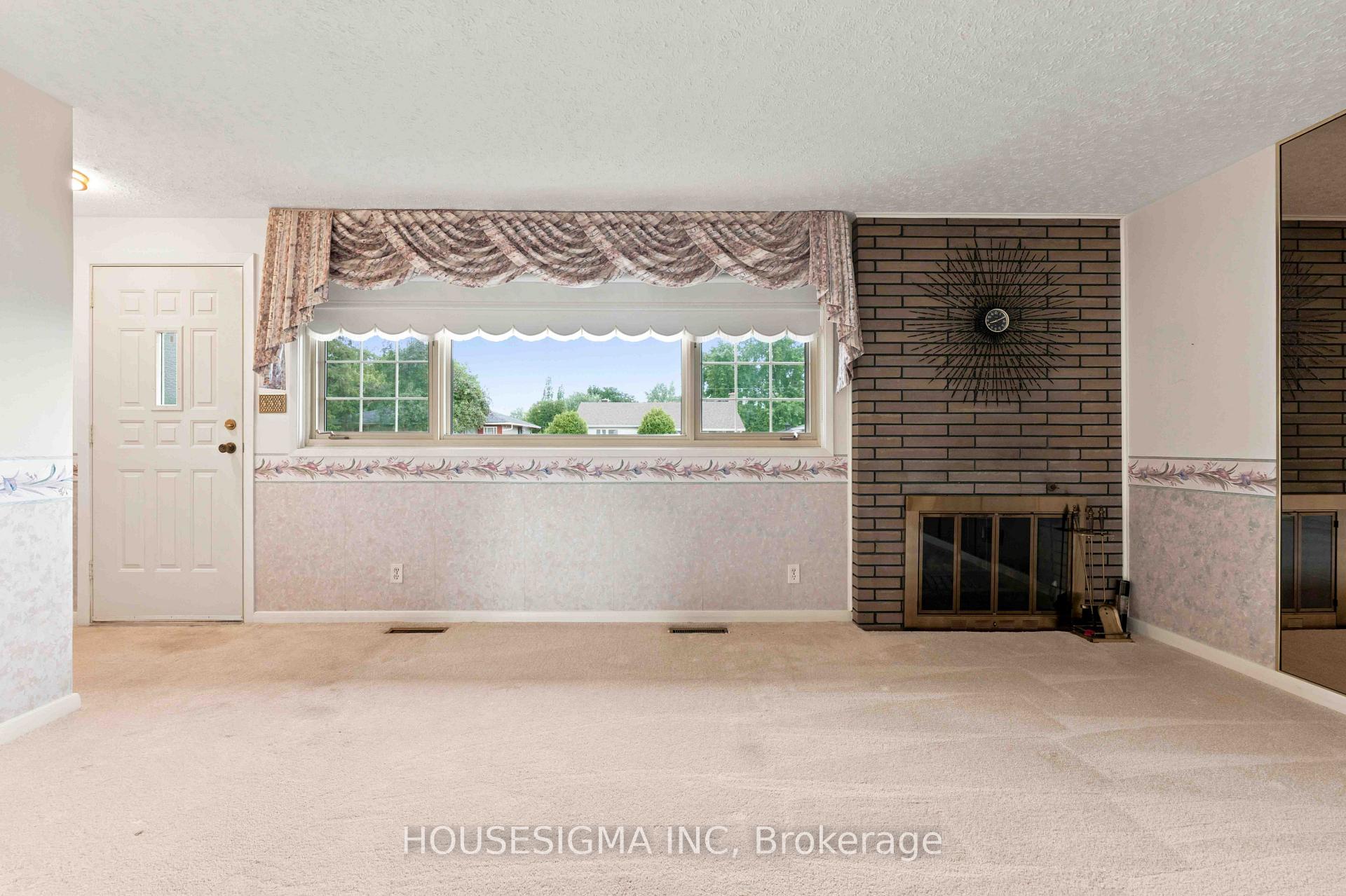 Photo 8 of 1347 R Avenue, Ottawa, Eastway Gardens/Industrial Park — HOMEH