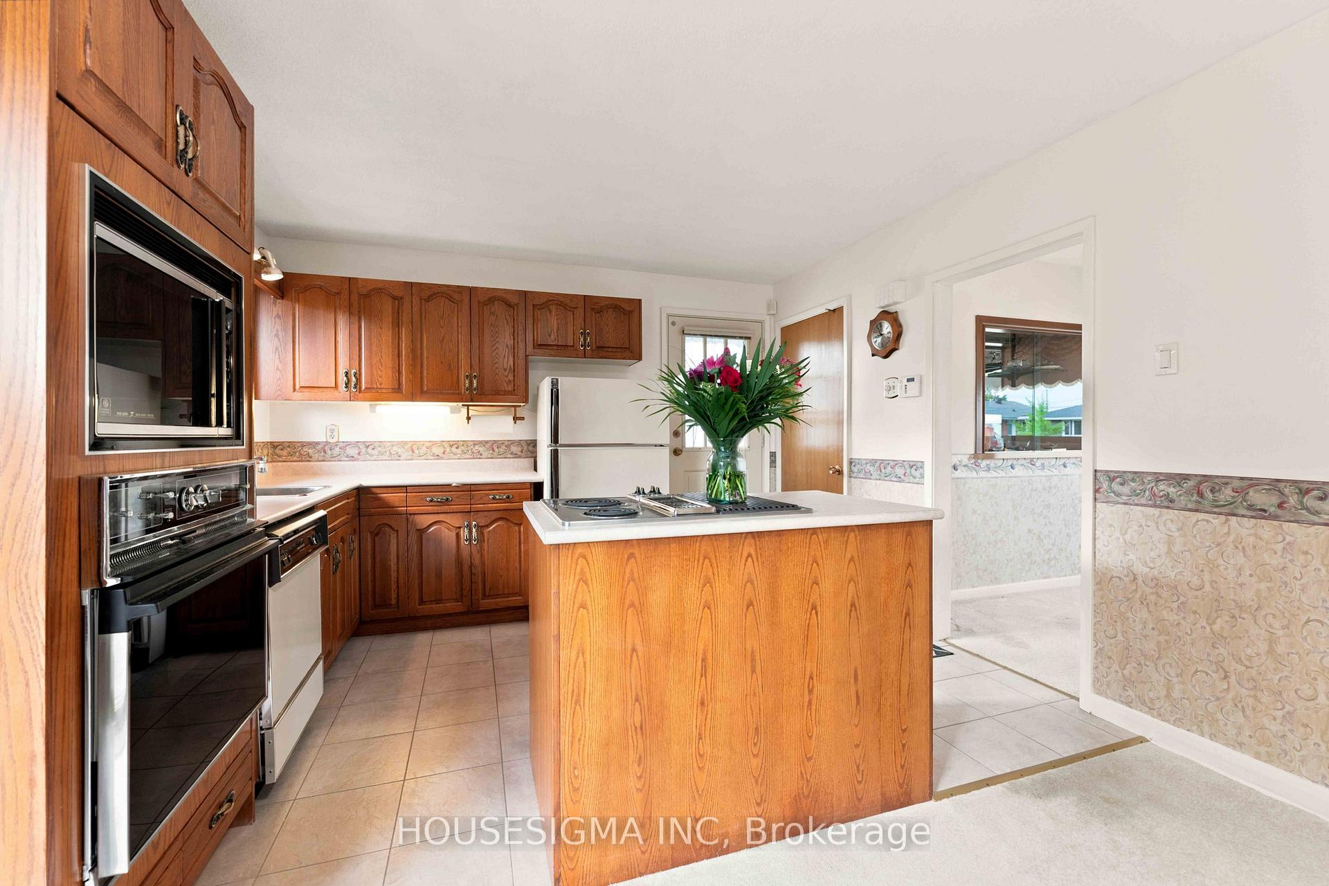 Photo 11 of 1347 R Avenue, Ottawa, Eastway Gardens/Industrial Park — HOMEH