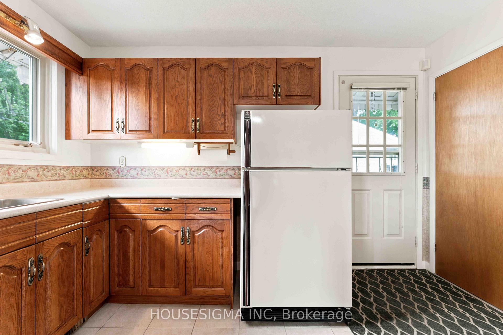 Photo 12 of 1347 R Avenue, Ottawa, Eastway Gardens/Industrial Park — HOMEH