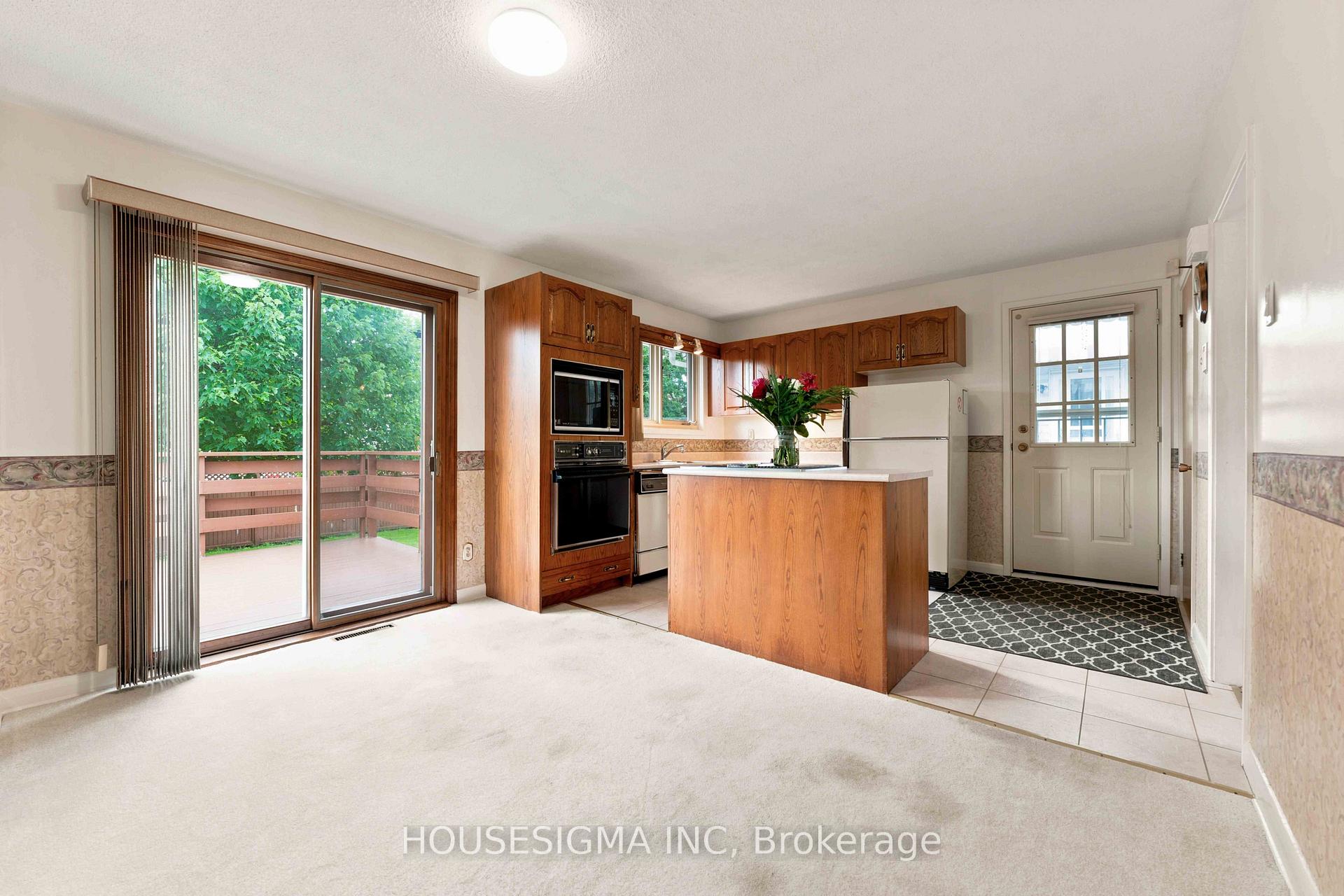 Photo 14 of 1347 R Avenue, Ottawa, Eastway Gardens/Industrial Park — HOMEH
