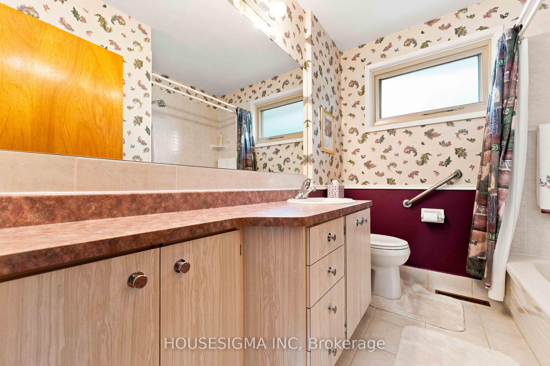 Photo 18 of 1347 R Avenue, Ottawa, Eastway Gardens/Industrial Park — HOMEH