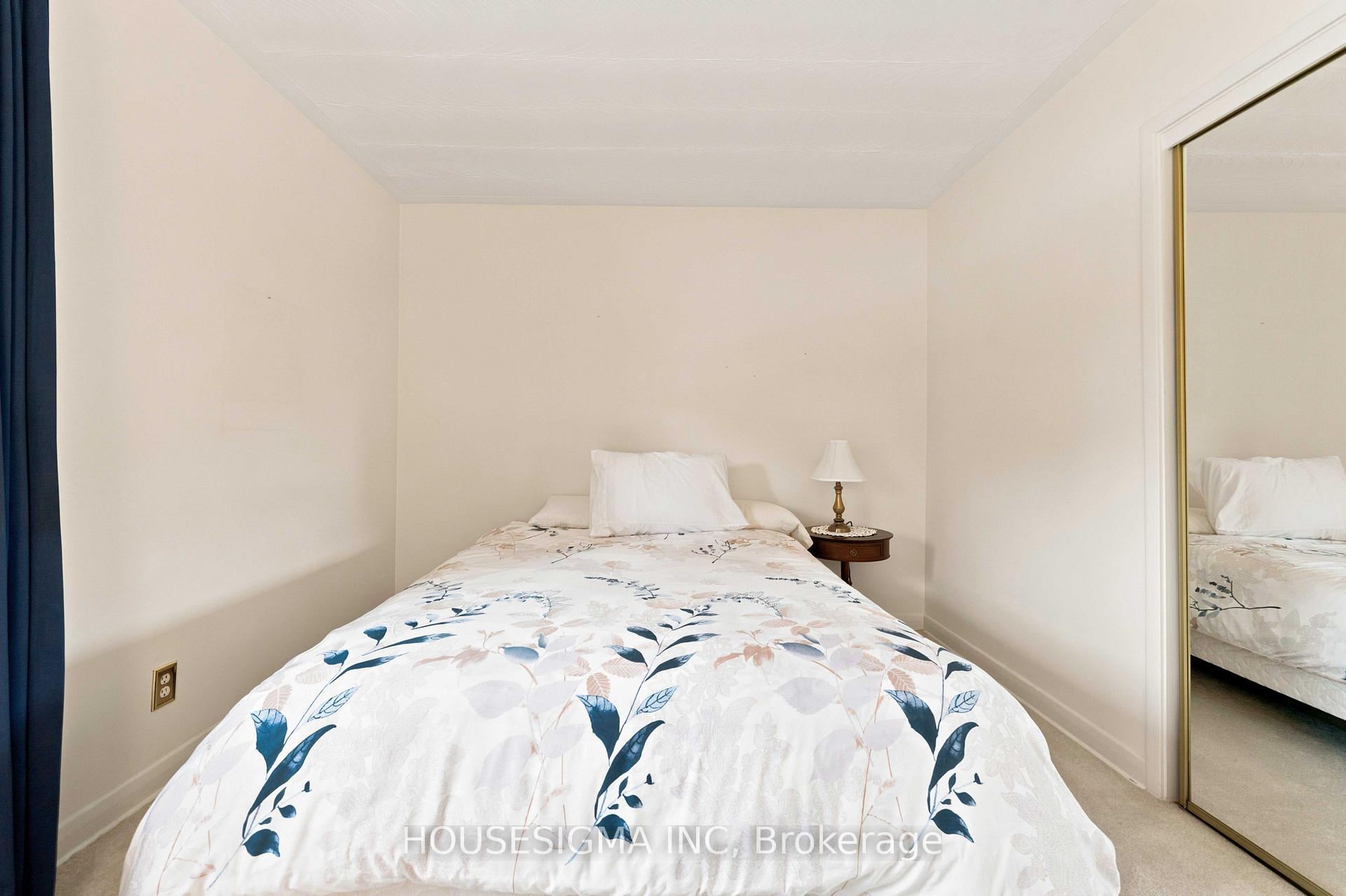 Photo 22 of 1347 R Avenue, Ottawa, Eastway Gardens/Industrial Park — HOMEH