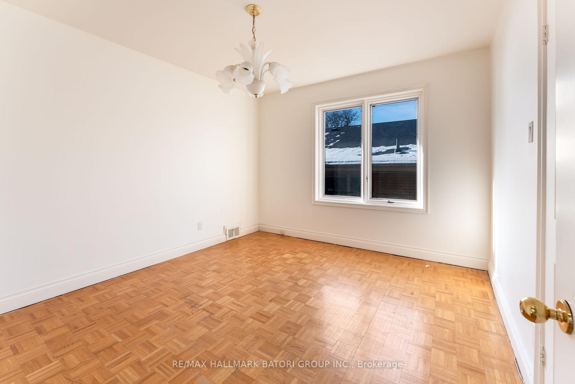 Photo 10 of 64 Prue Avenue, Toronto, Englemount-Lawrence — HOMEH