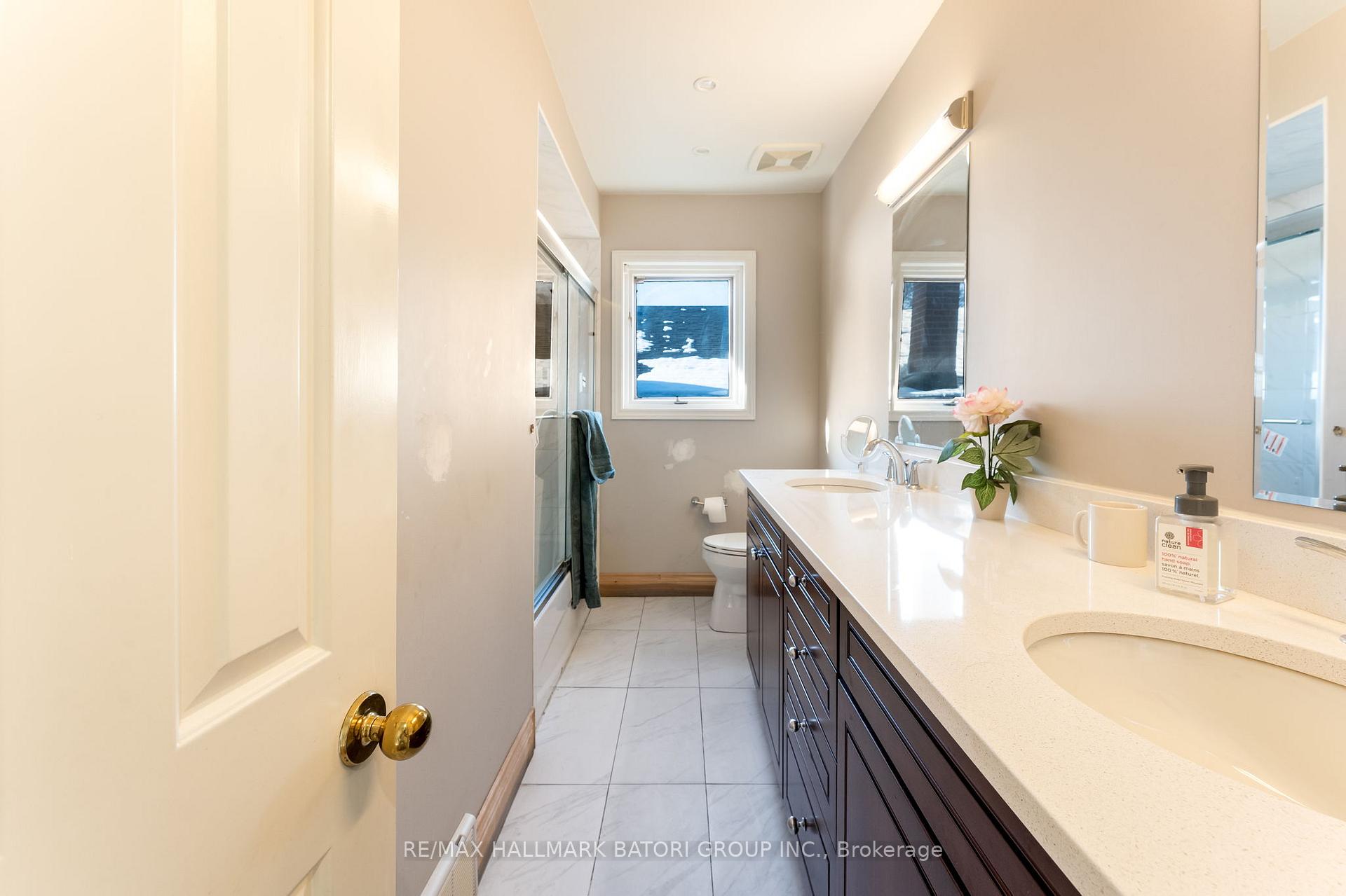 Photo 11 of 64 Prue Avenue, Toronto, Englemount-Lawrence — HOMEH