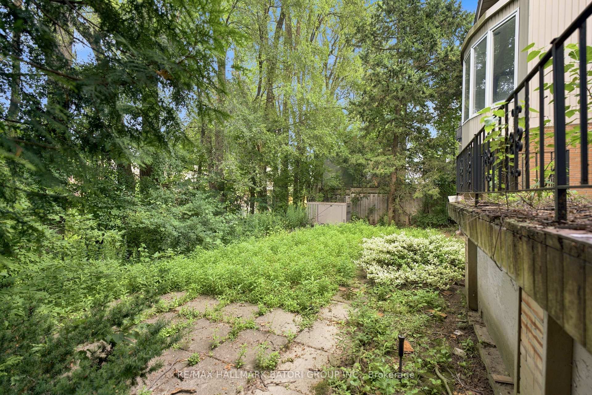 Photo 14 of 64 Prue Avenue, Toronto, Englemount-Lawrence — HOMEH