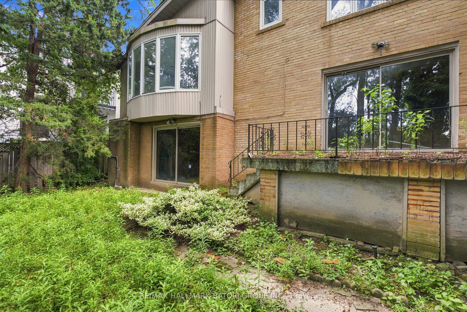 Photo 15 of 64 Prue Avenue, Toronto, Englemount-Lawrence — HOMEH