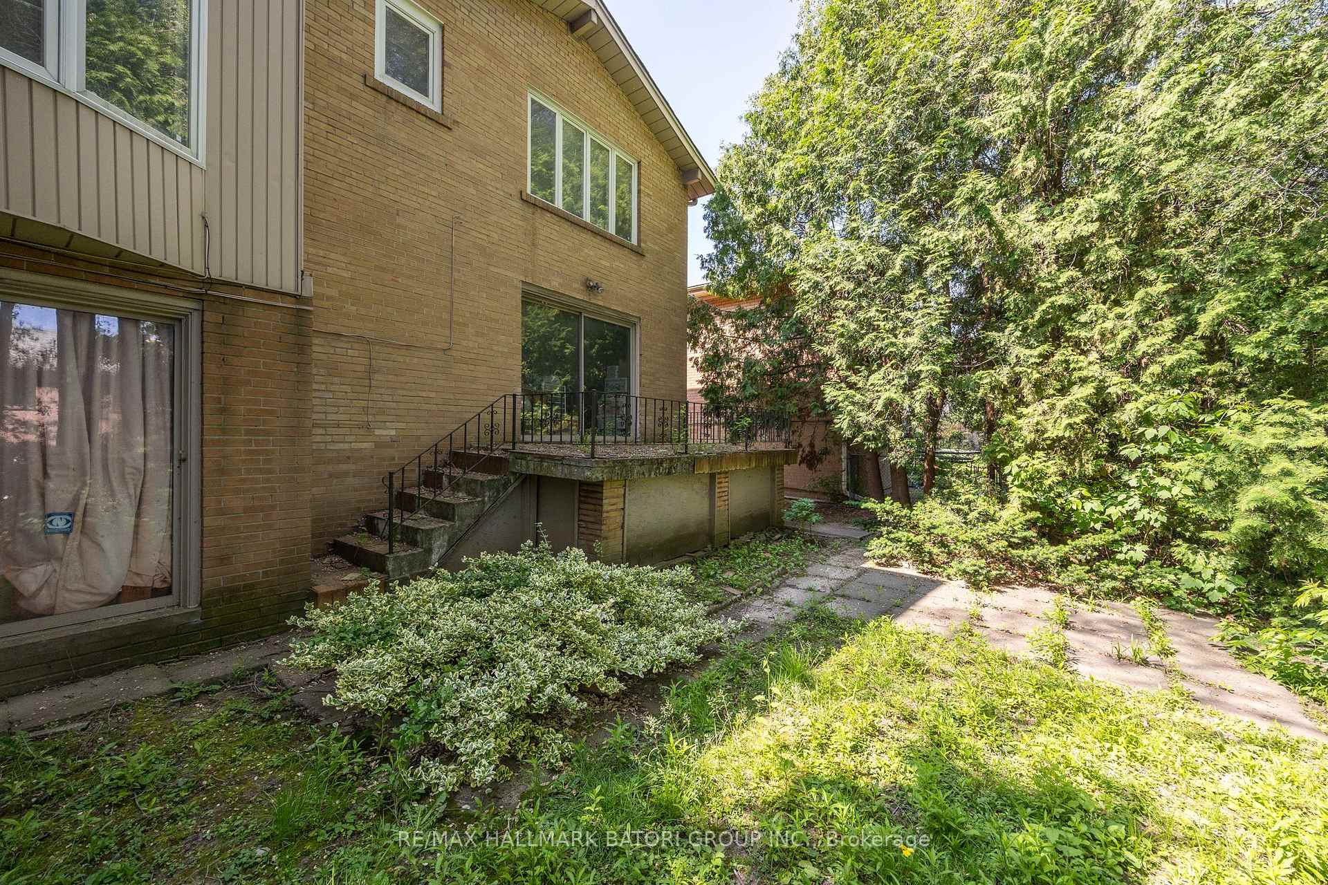 Photo 16 of 64 Prue Avenue, Toronto, Englemount-Lawrence — HOMEH