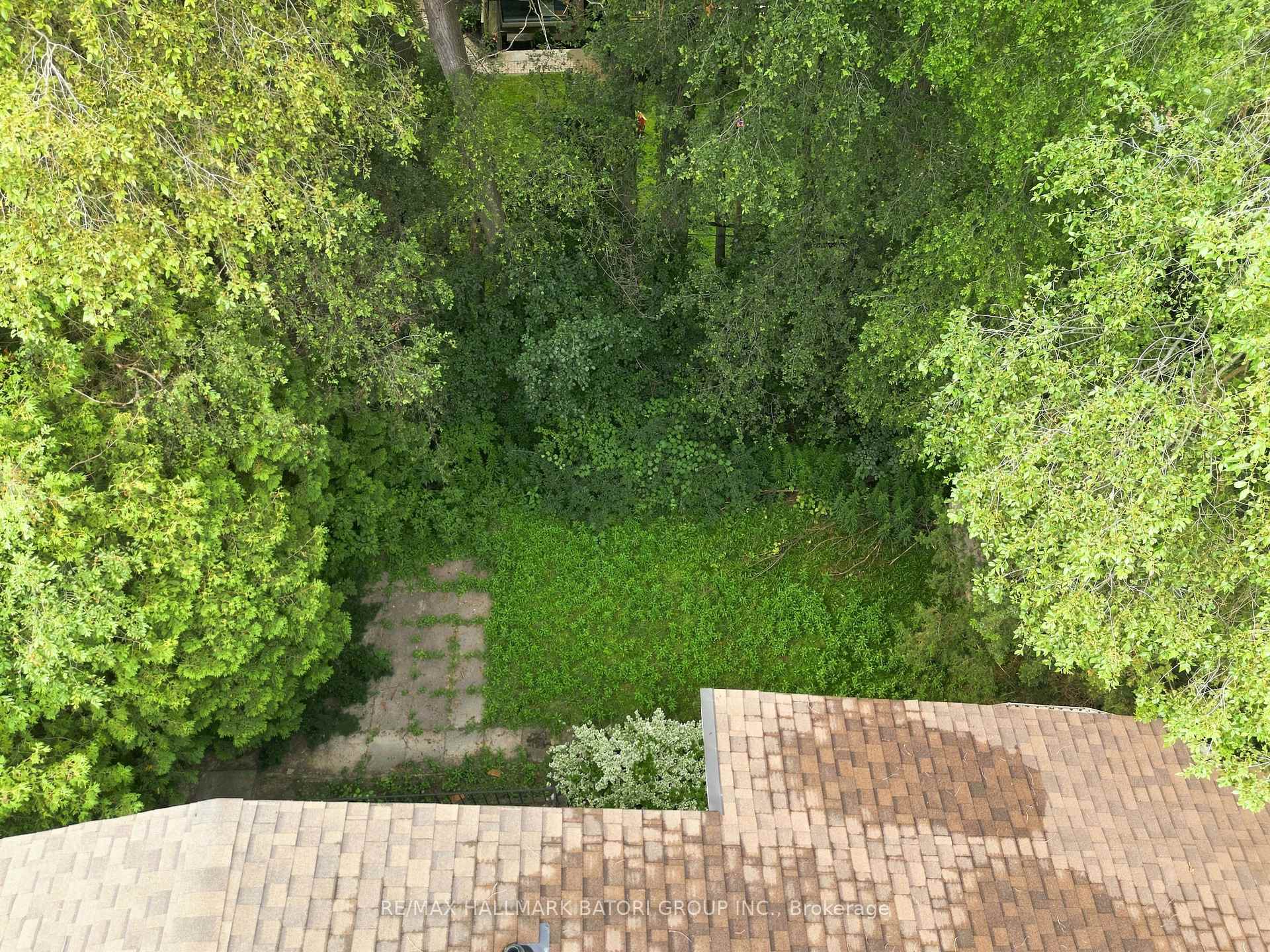 Photo 17 of 64 Prue Avenue, Toronto, Englemount-Lawrence — HOMEH