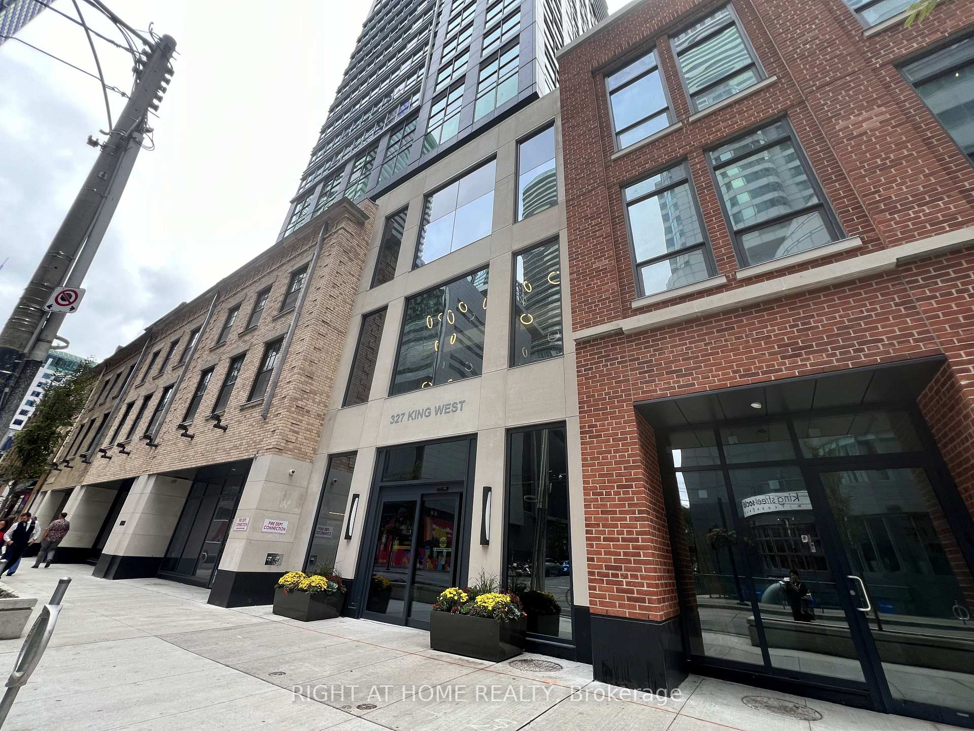 Front of Unit 2301, 327 King Street W