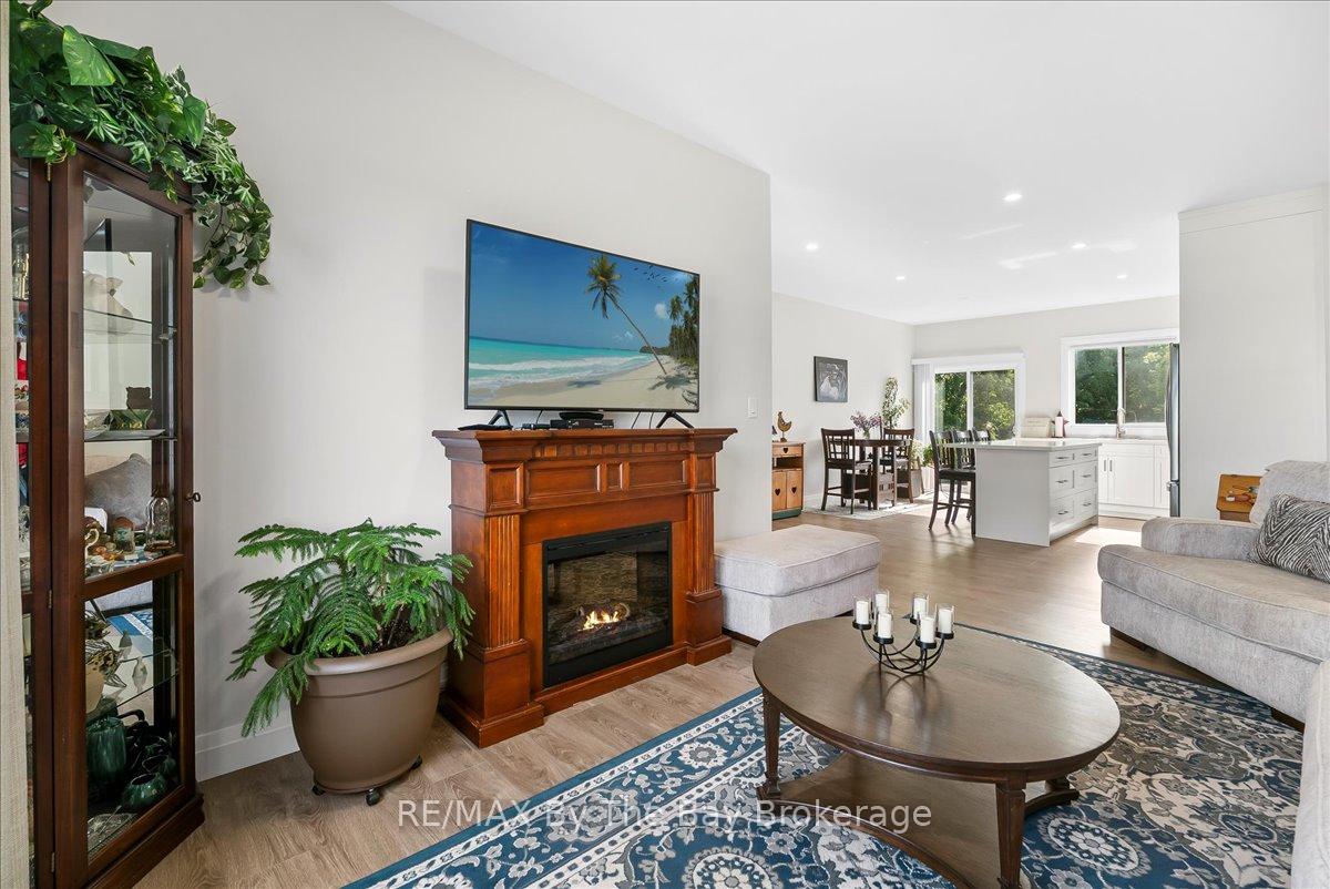 Photo 11 of 146 Mary Street, Clearview, Creemore — HOMEH