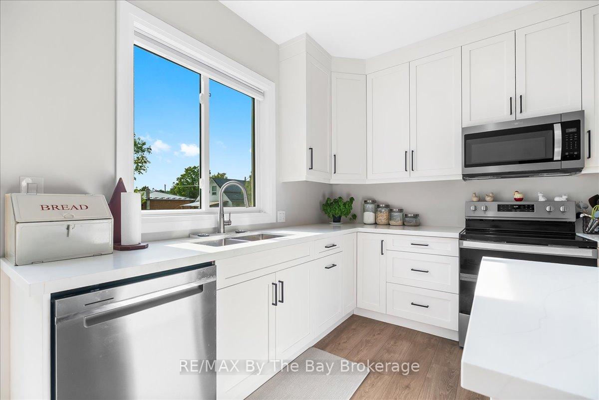 Photo 14 of 146 Mary Street, Clearview, Creemore — HOMEH