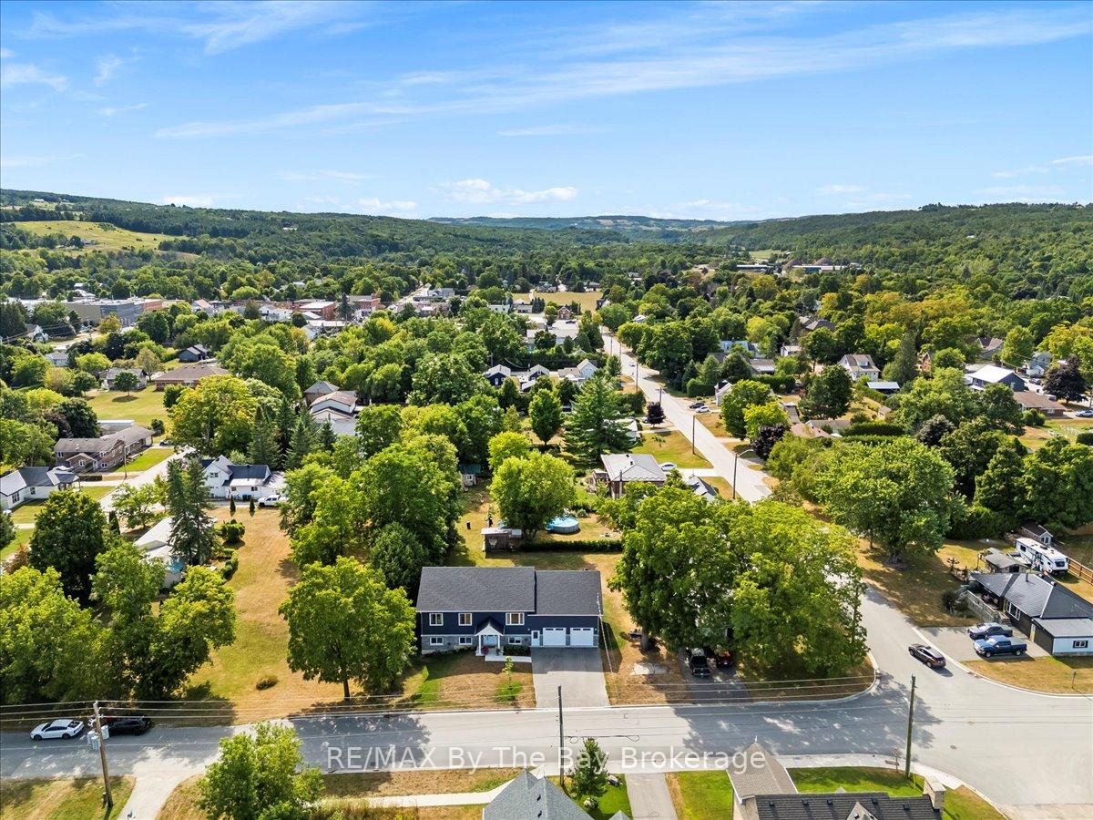 Photo 43 of 146 Mary Street, Clearview, Creemore — HOMEH