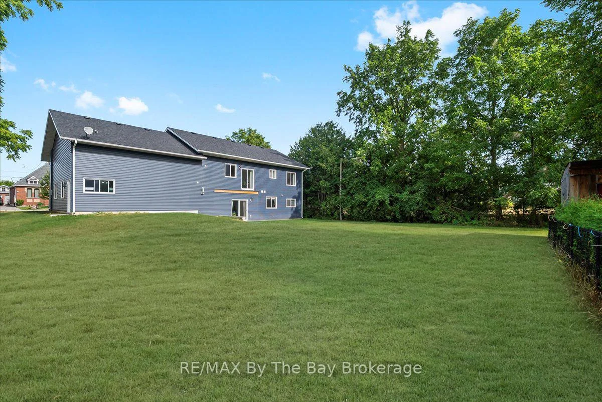 Photo 40 of 146 Mary Street, Clearview, Creemore — HOMEH