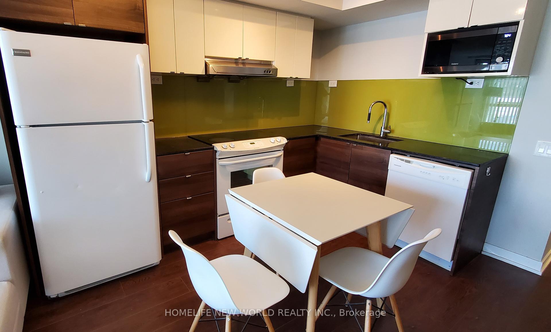 Photo 4 of Unit 811, 121 Mcmahon Drive, North York, Bayview Village — HOMEH