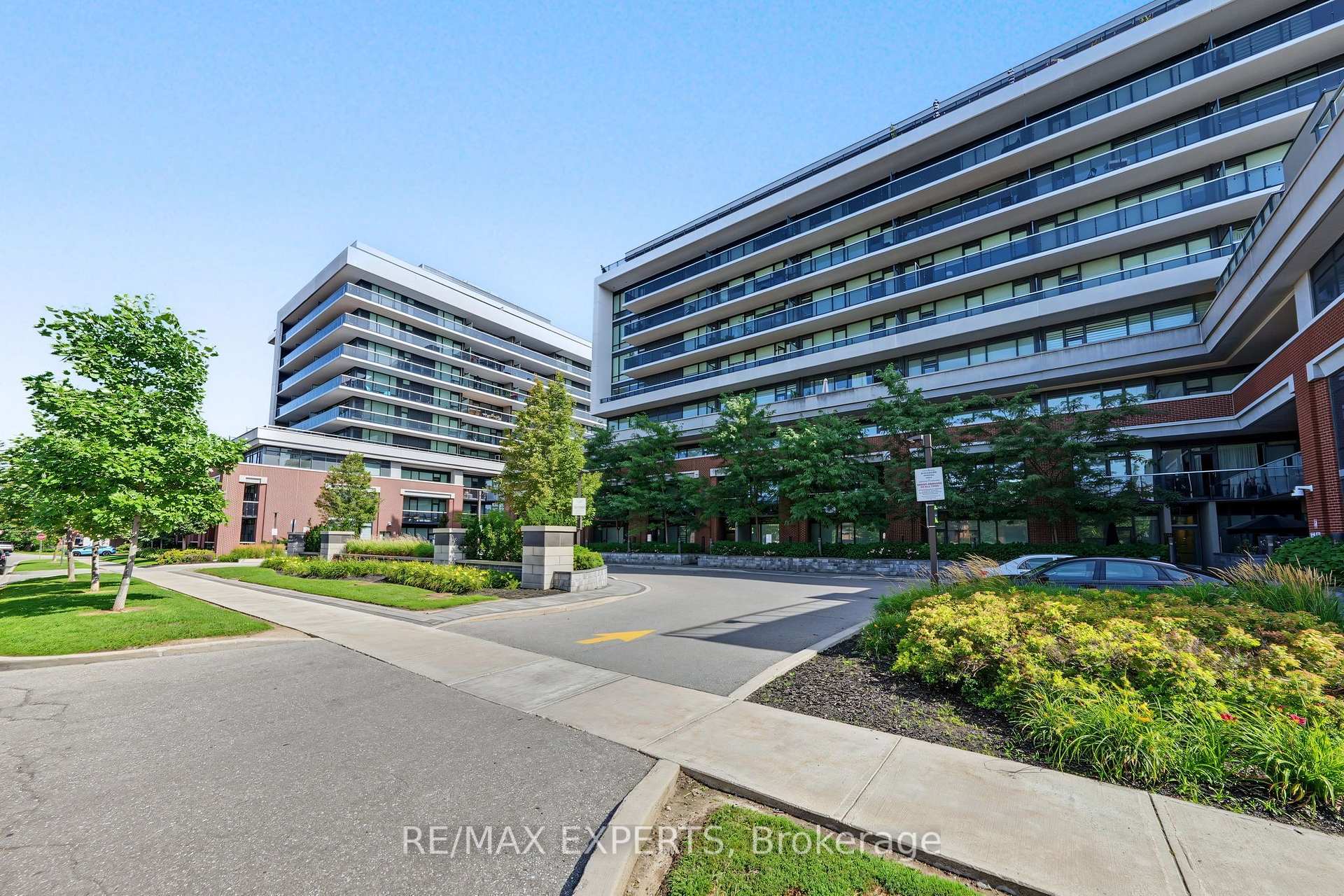 Photo 1 of Unit 117, 4800 Highway 7, Vaughan, East Woodbridge — HOMEH