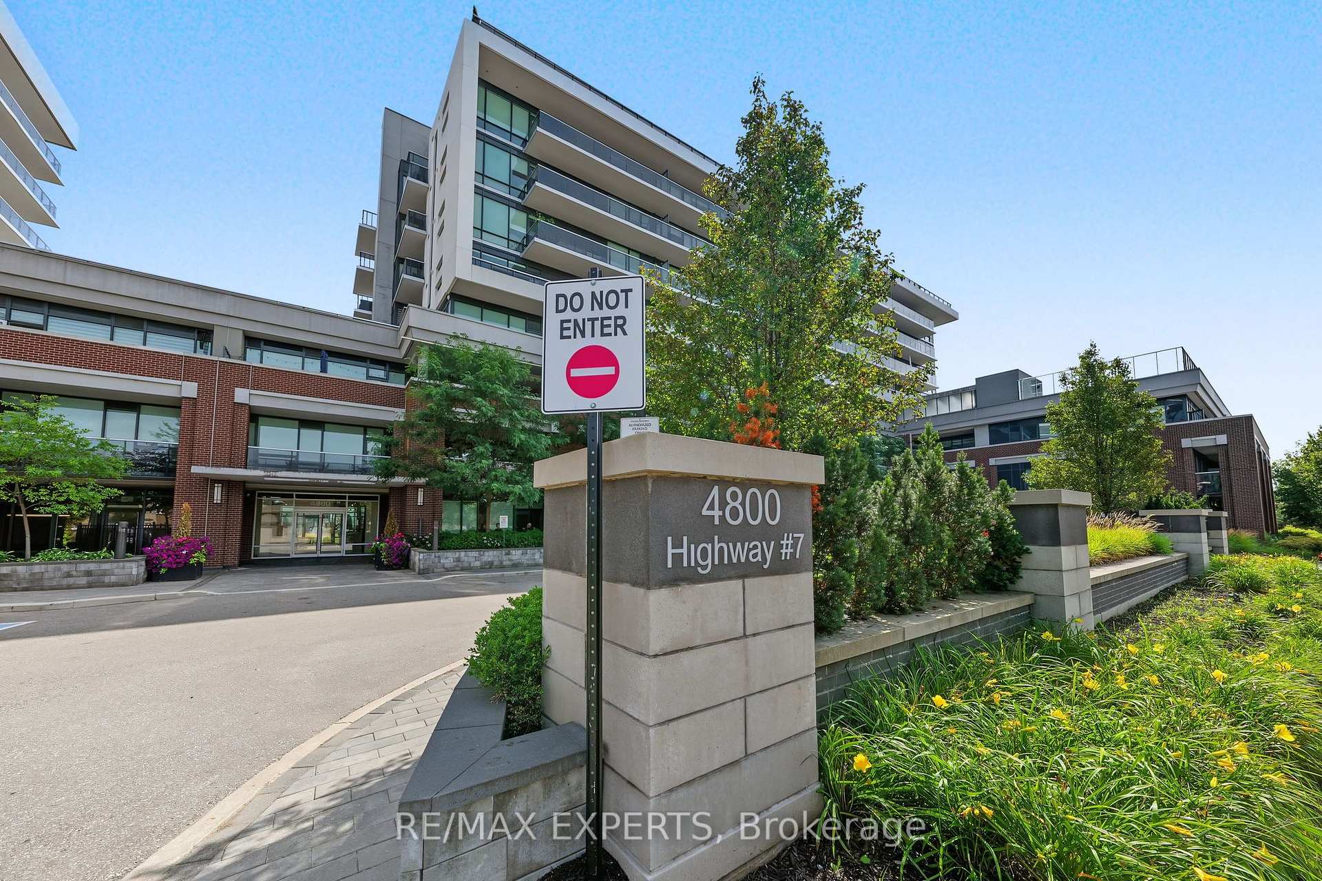Photo 2 of Unit 117, 4800 Highway 7, Vaughan, East Woodbridge — HOMEH