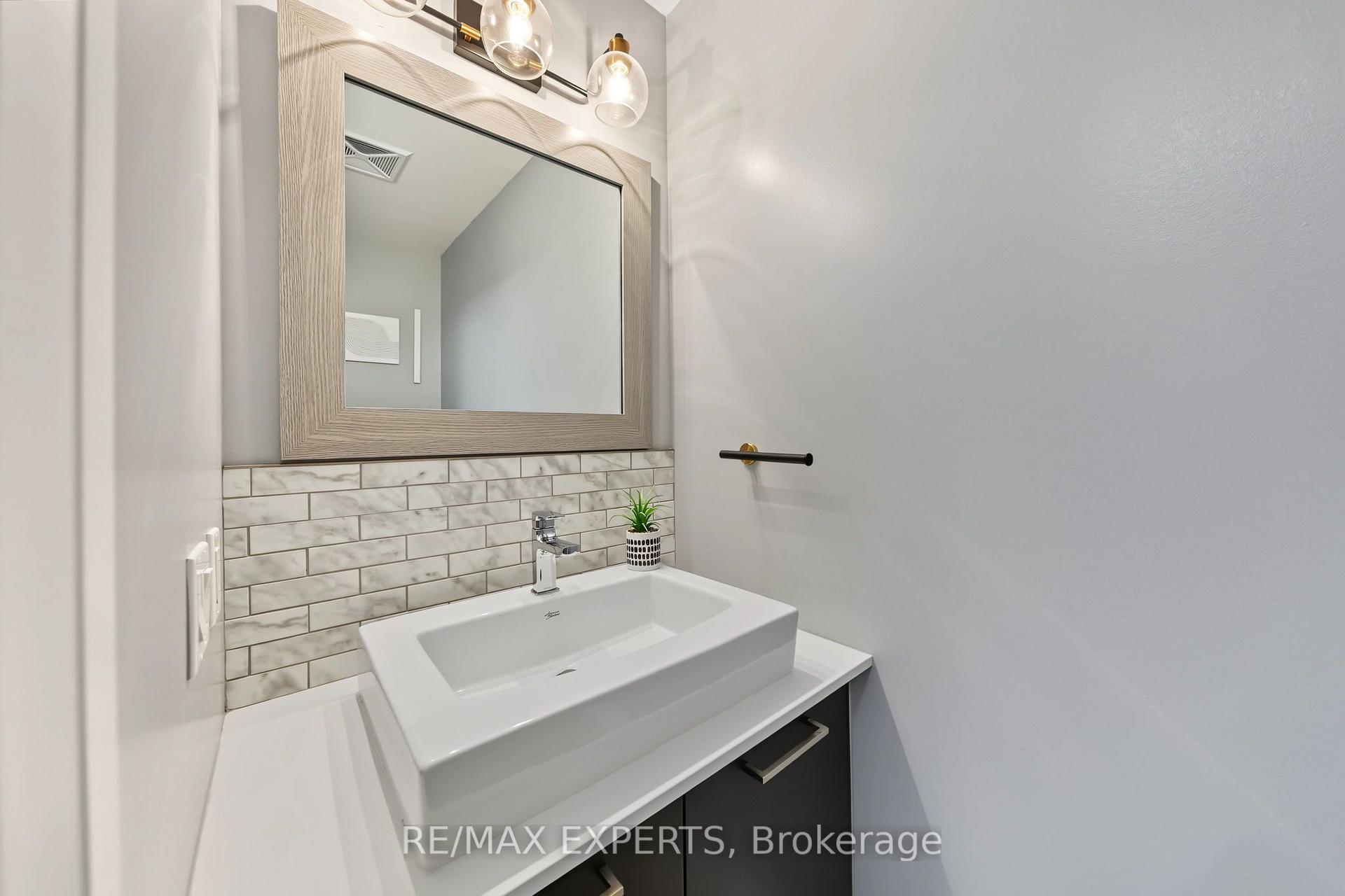Photo 4 of Unit 117, 4800 Highway 7, Vaughan, East Woodbridge — HOMEH