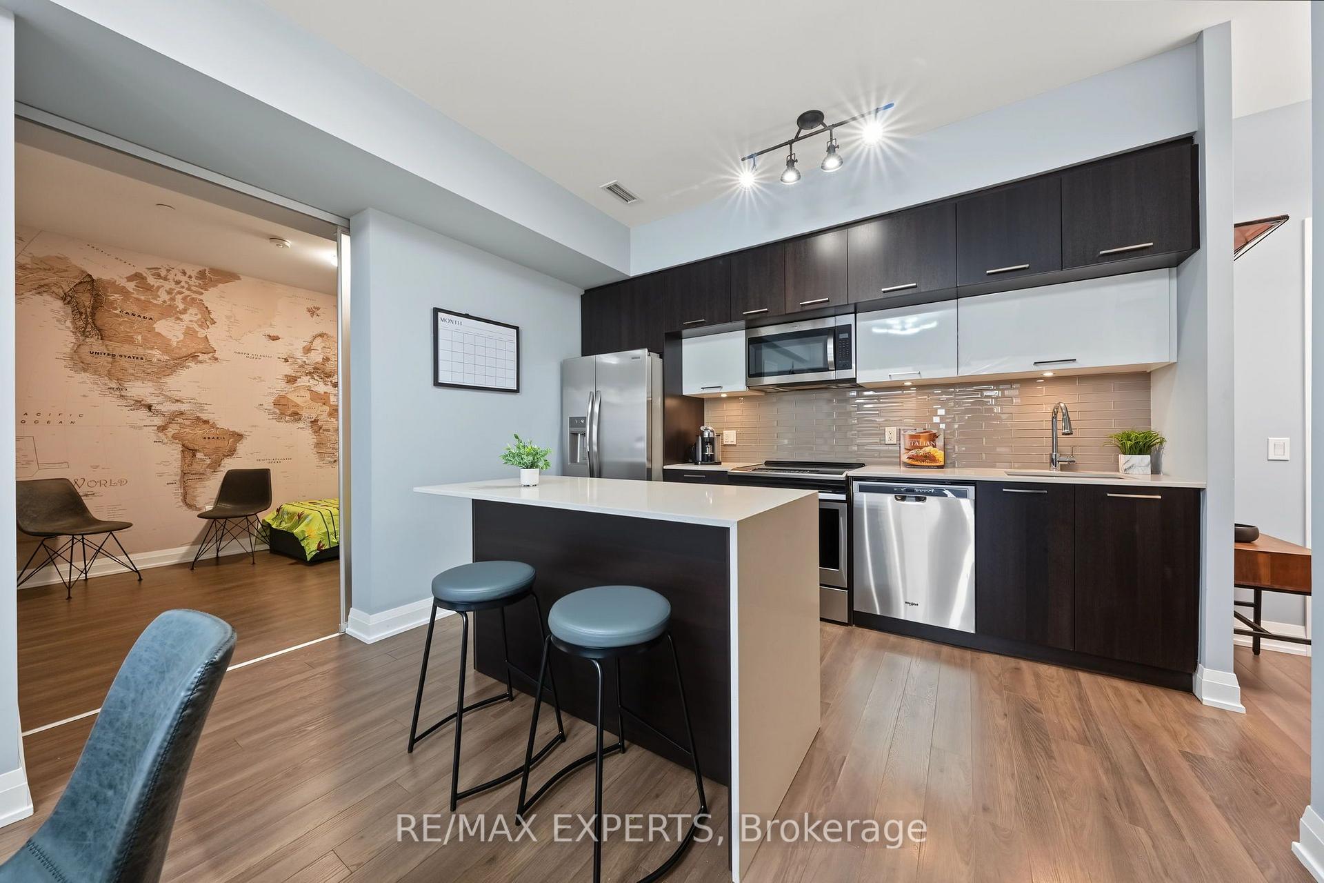 Photo 5 of Unit 117, 4800 Highway 7, Vaughan, East Woodbridge — HOMEH
