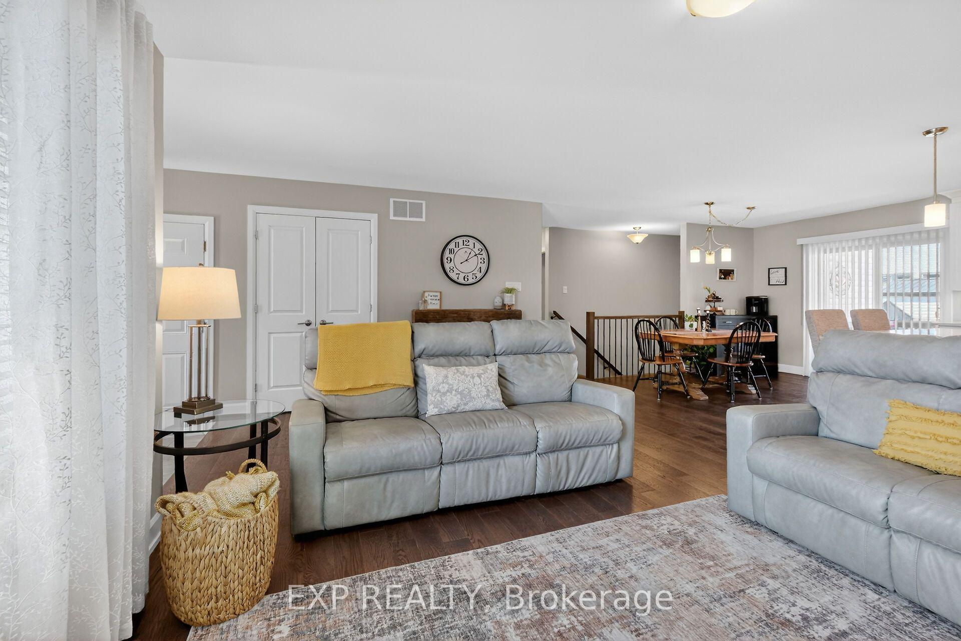 Photo 7 of 450 Central Park Boulevard, Russell, Village of Russell — HOMEH