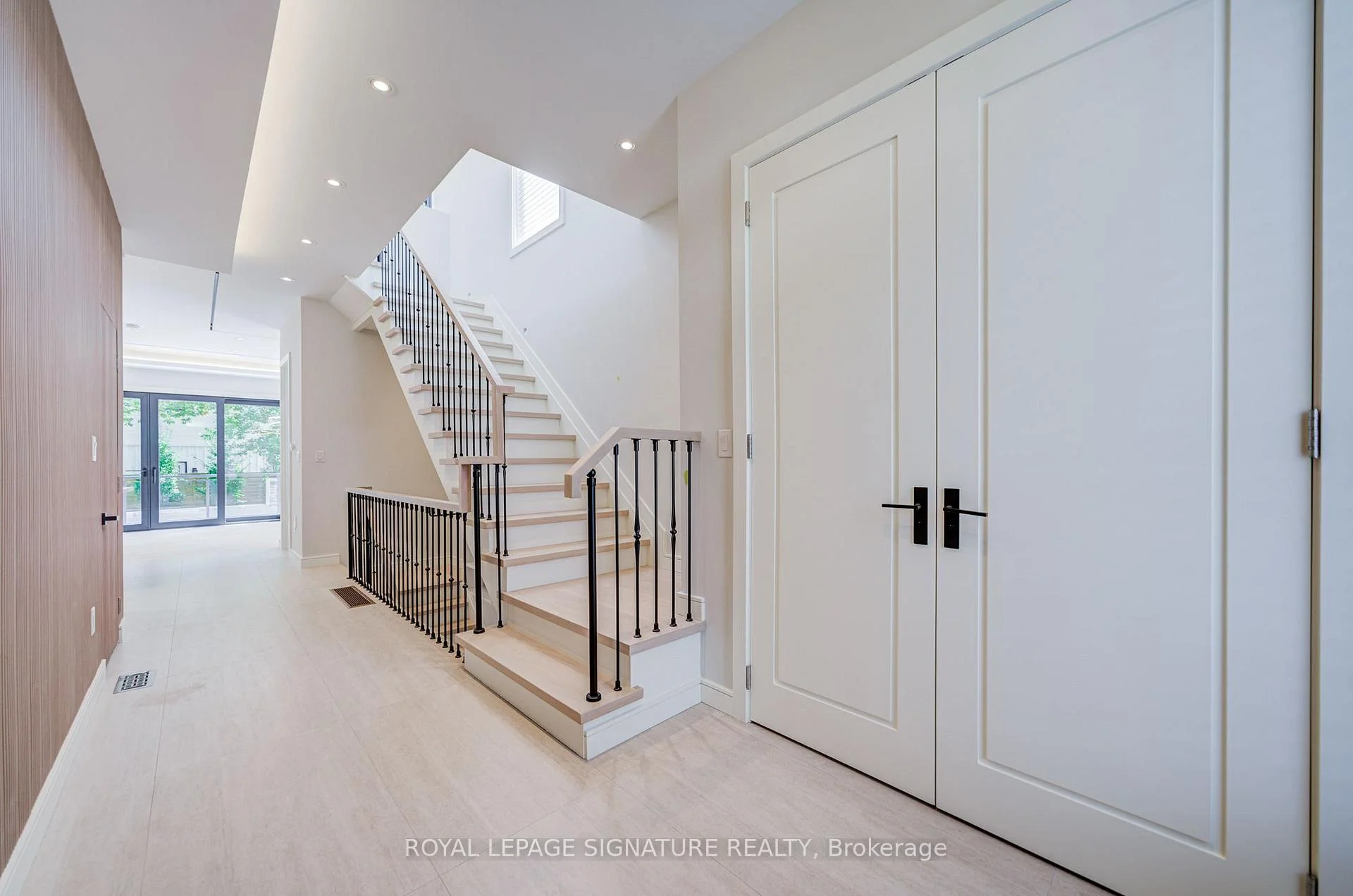 Photo 6 of 876 Atwater Avenue, Mississauga, Lakeview — HOMEH