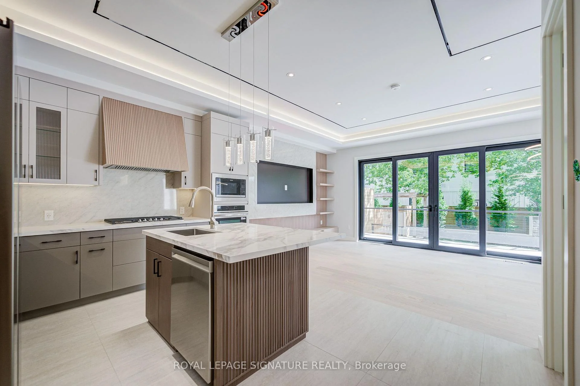 Photo 10 of 876 Atwater Avenue, Mississauga, Lakeview — HOMEH