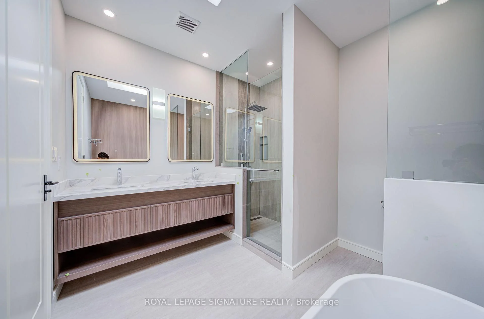 Photo 29 of 876 Atwater Avenue, Mississauga, Lakeview — HOMEH