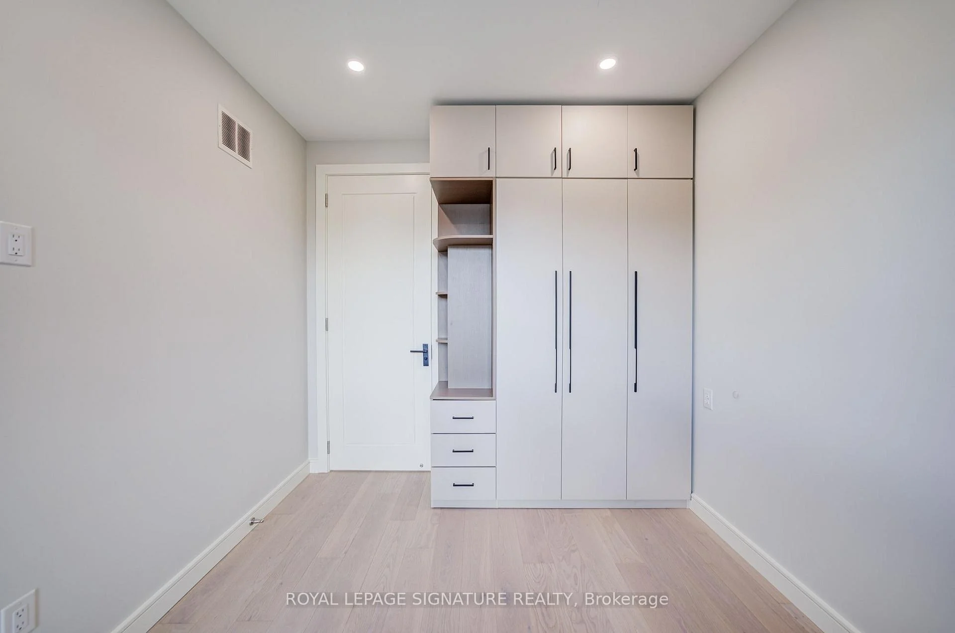 Photo 31 of 876 Atwater Avenue, Mississauga, Lakeview — HOMEH