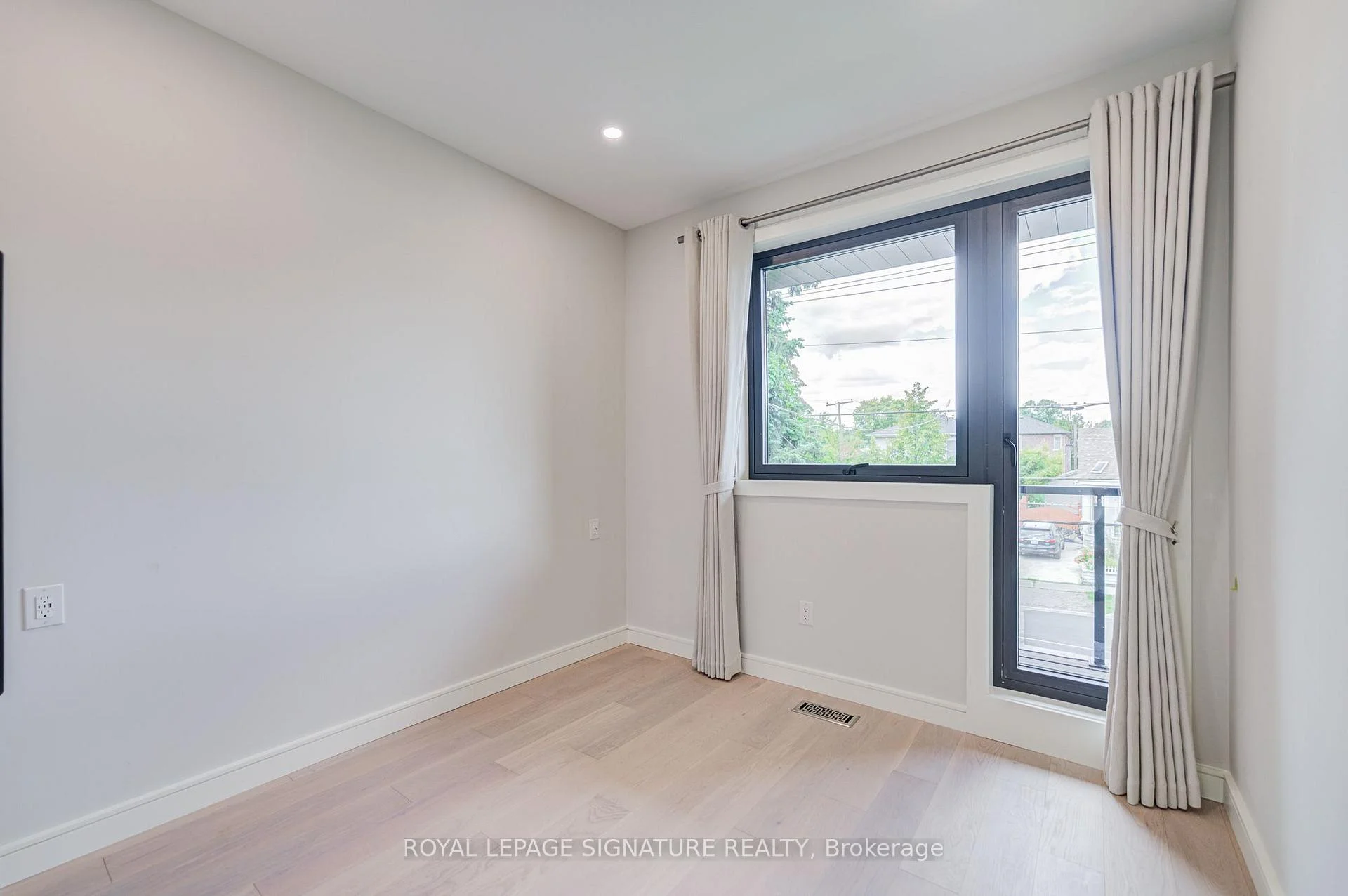 Photo 32 of 876 Atwater Avenue, Mississauga, Lakeview — HOMEH